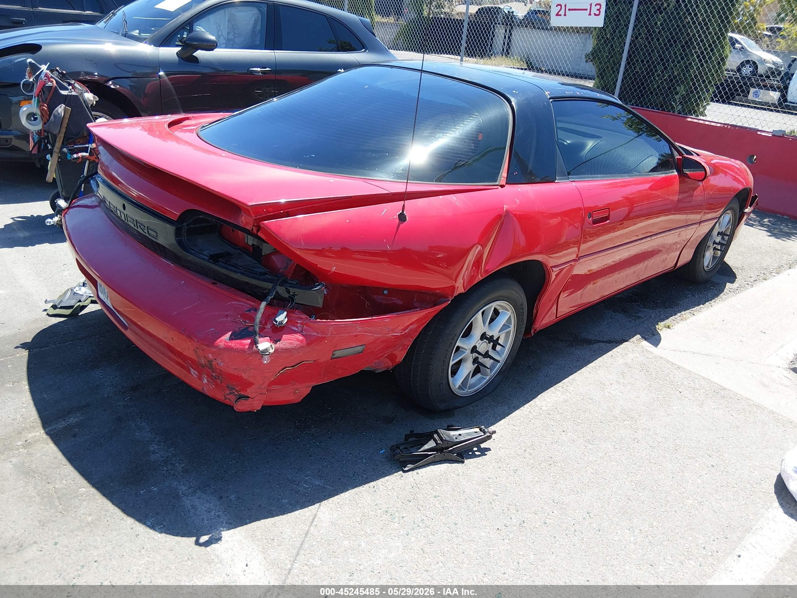 2002 Chevrolet Camaro   Red vin: 2G1FP22K022170692