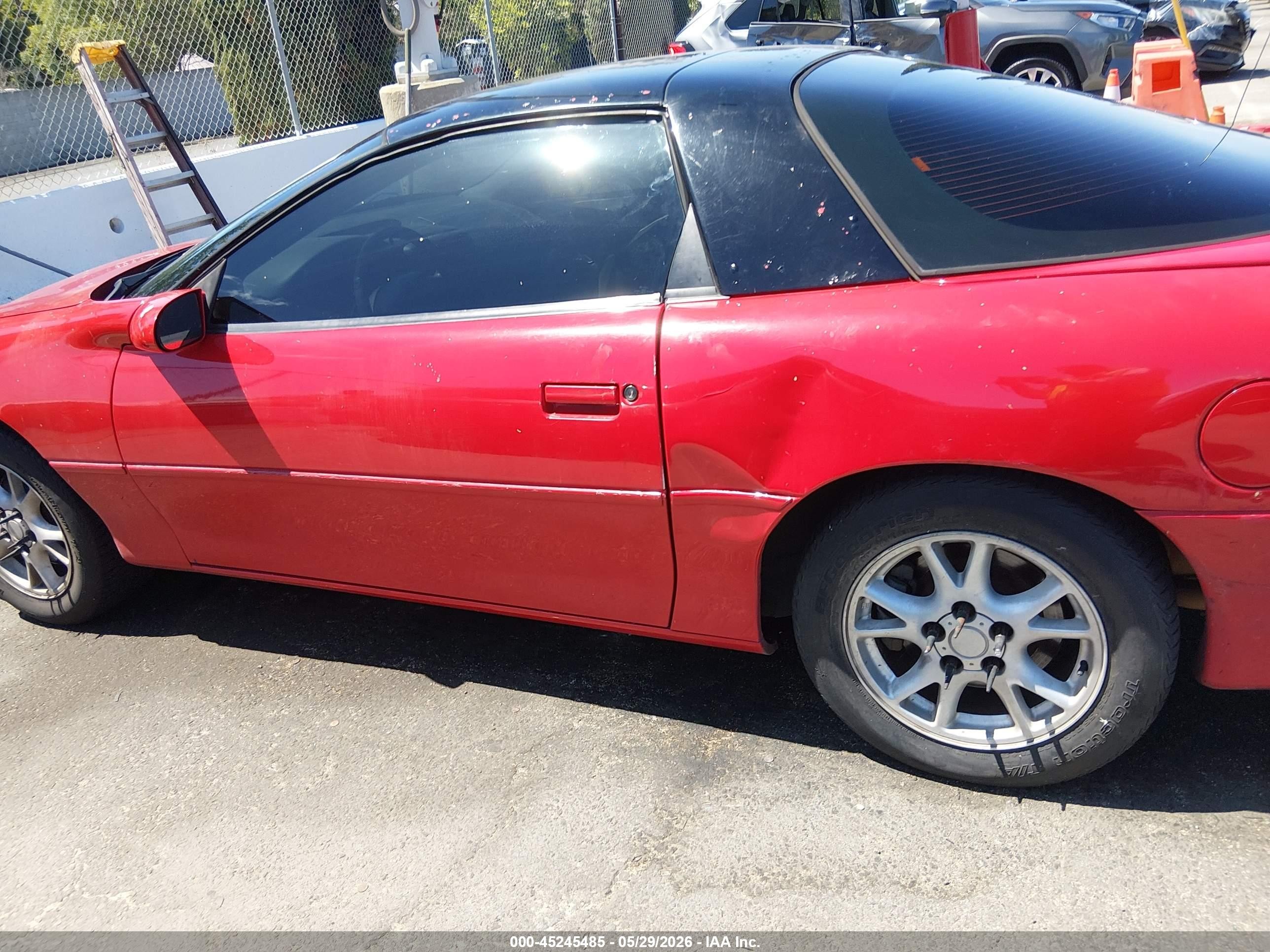 2002 Chevrolet Camaro   Red vin: 2G1FP22K022170692