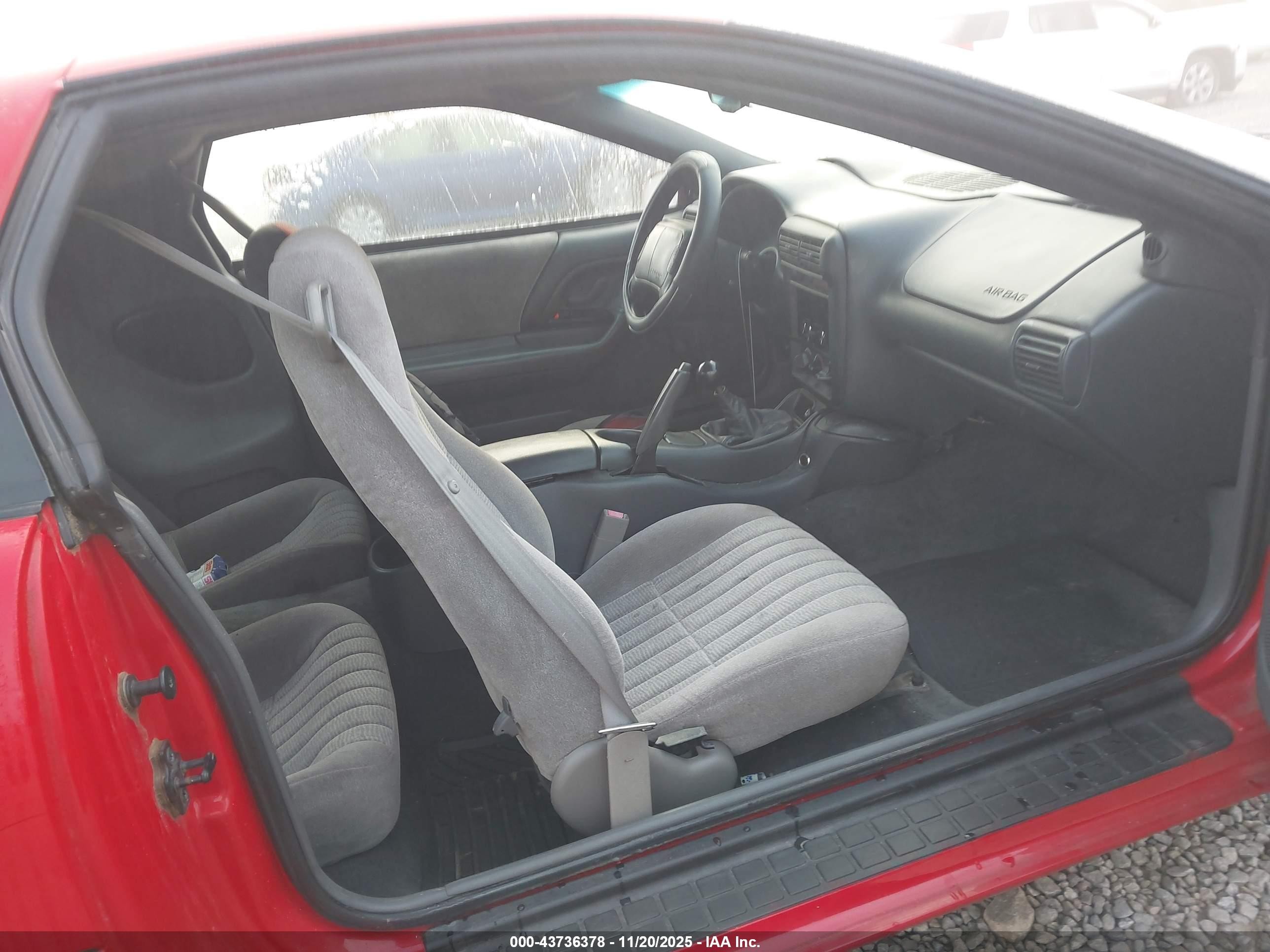 1997 Chevrolet Camaro   Red vin: 2G1FP22K0V2154853