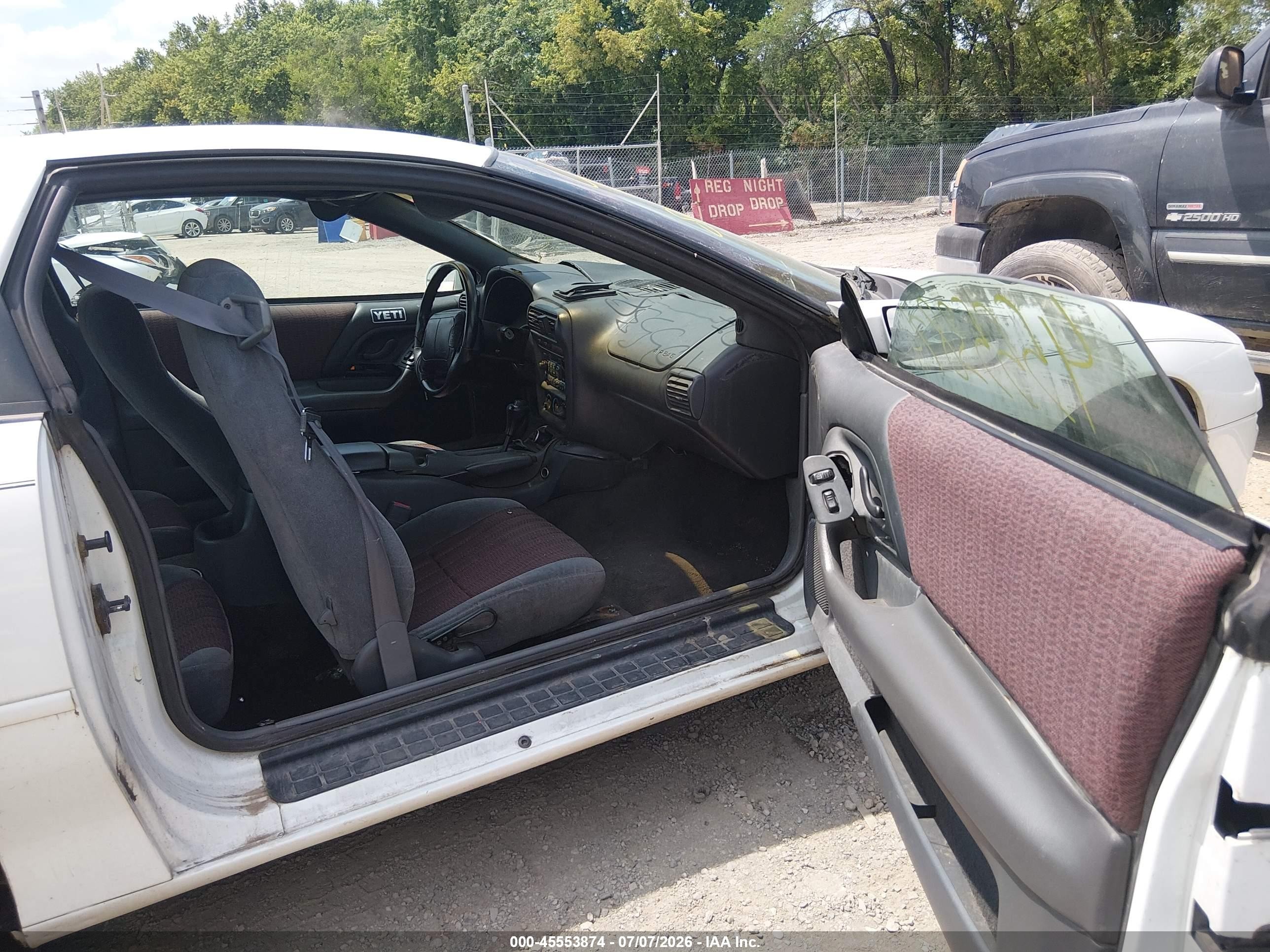 1998 Chevrolet Camaro   White vin: 2G1FP22K0W2132692