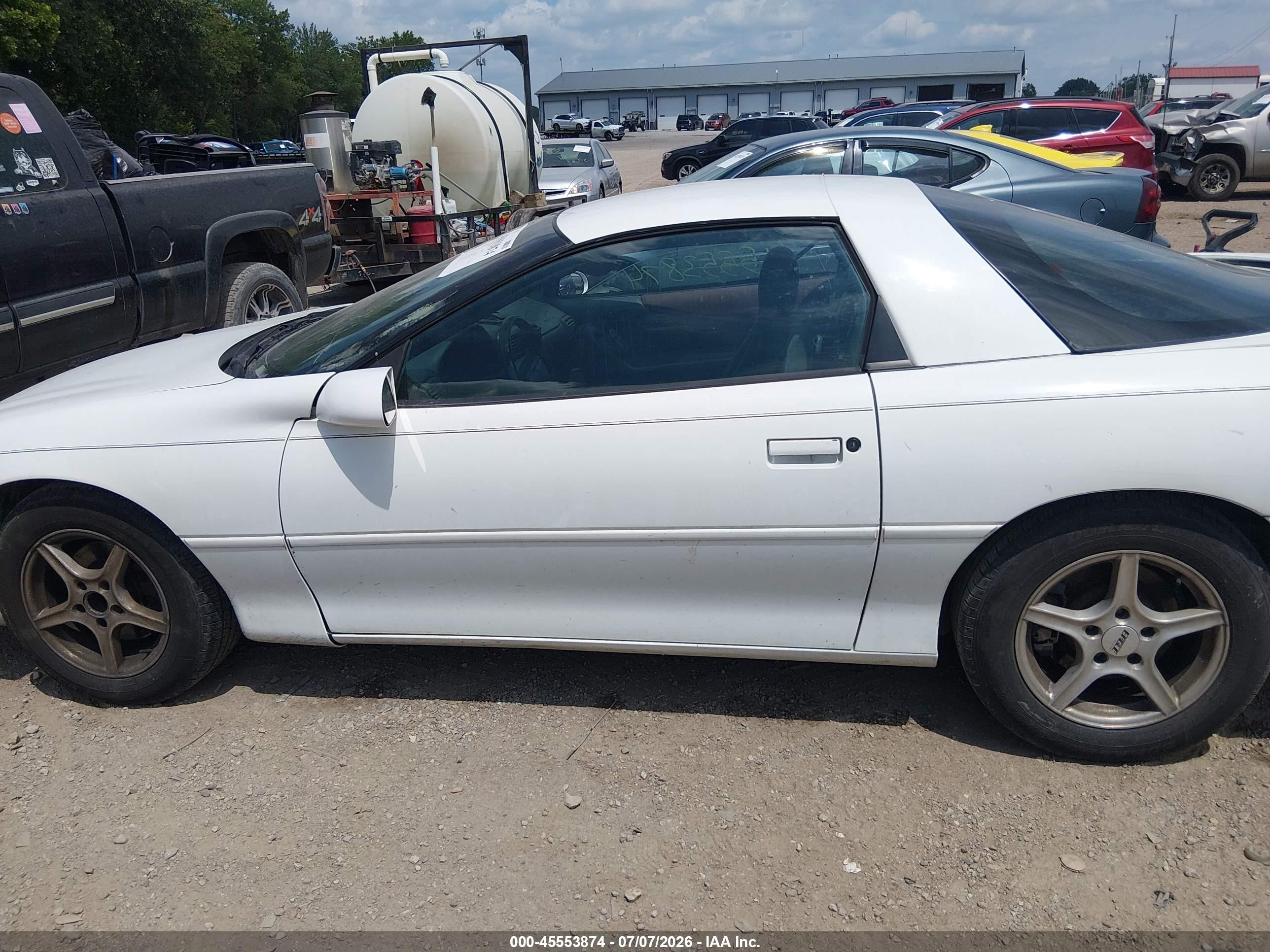 1998 Chevrolet Camaro   White vin: 2G1FP22K0W2132692