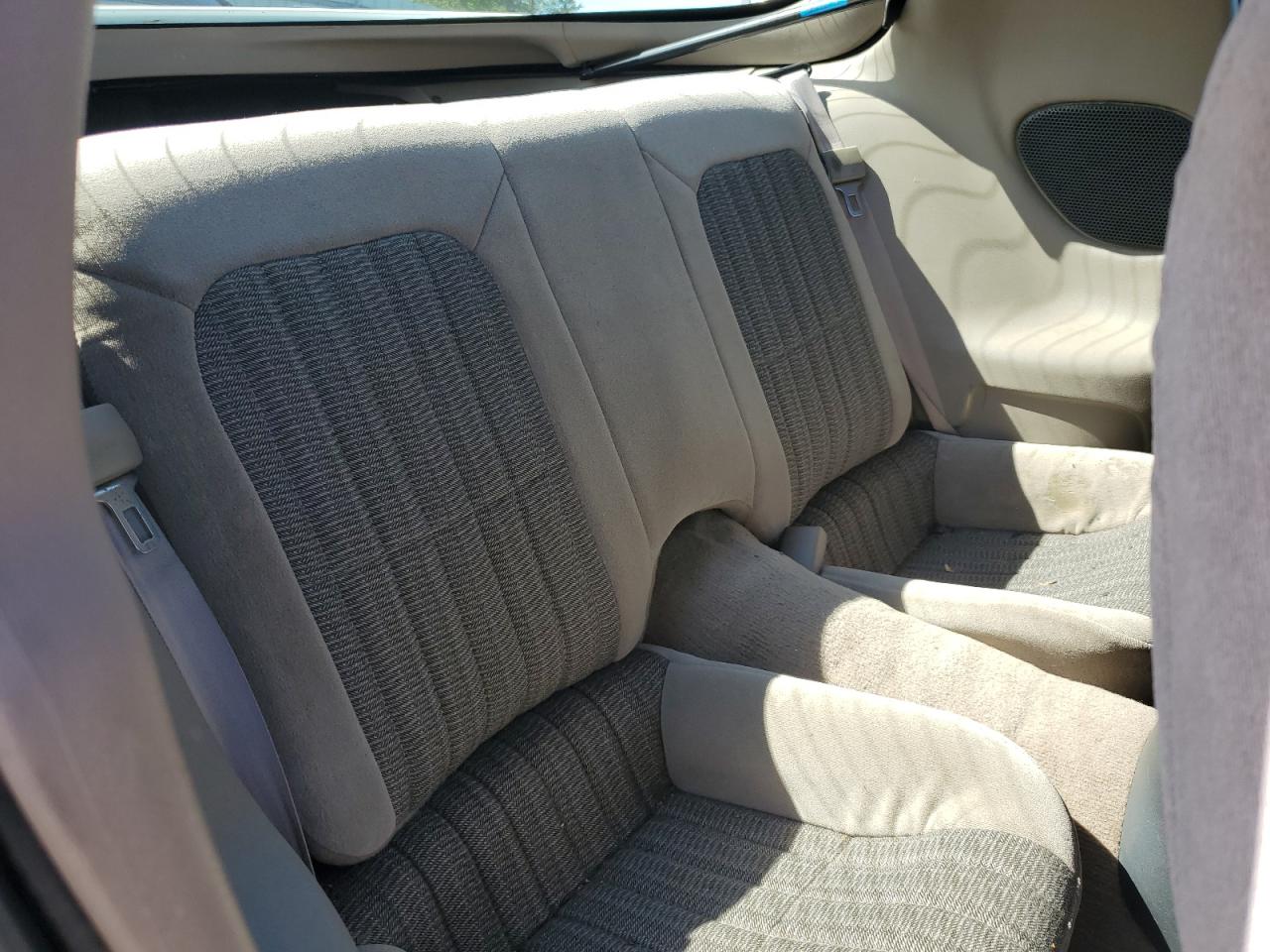1998 Chevrolet Camaro White vin: 2G1FP22K0W2150528