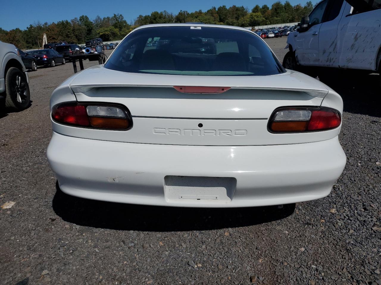 1998 Chevrolet Camaro White vin: 2G1FP22K0W2150528