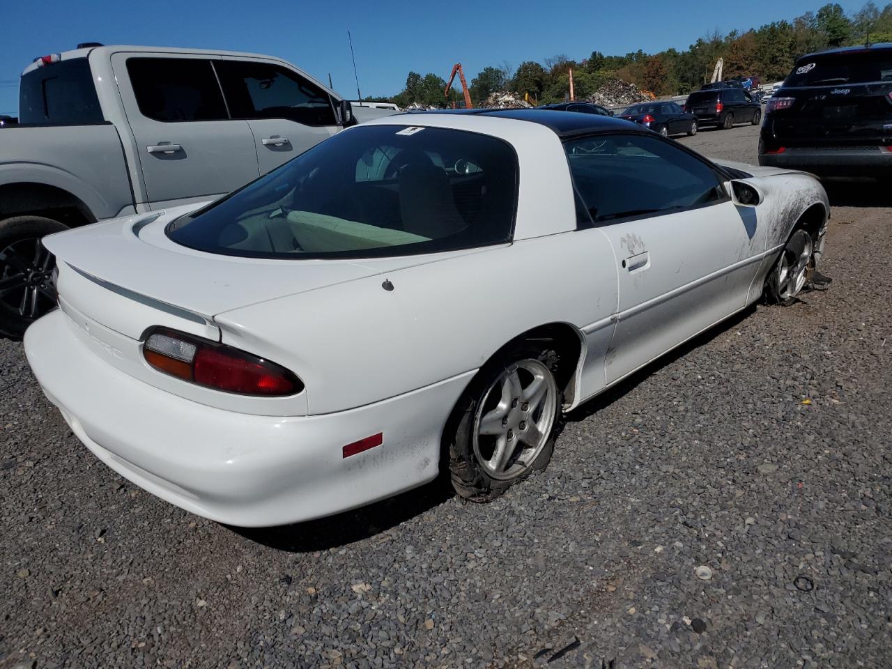 1998 Chevrolet Camaro White vin: 2G1FP22K0W2150528