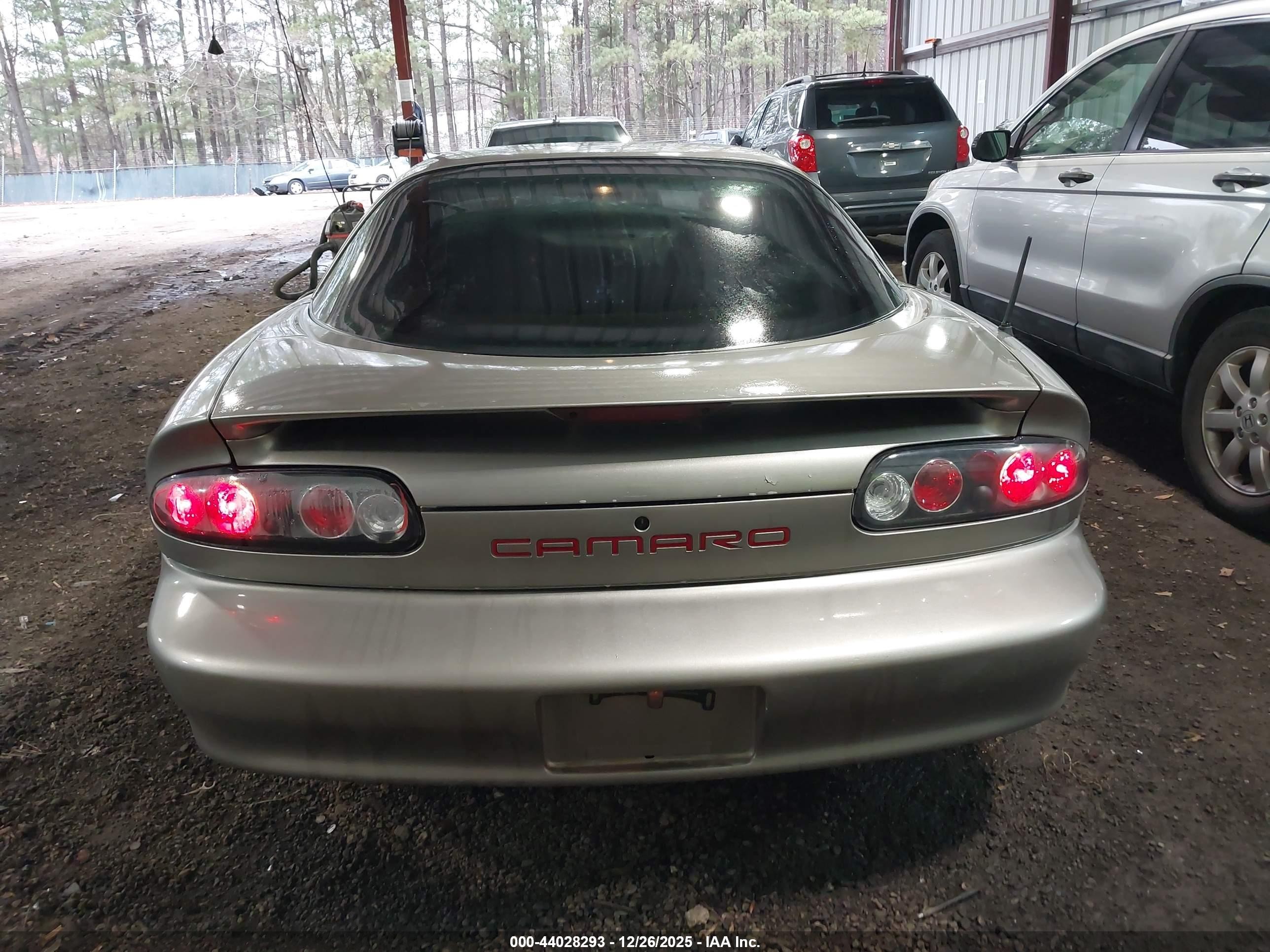 2002 Chevrolet Camaro   Коричневый vin: 2G1FP22K122109867