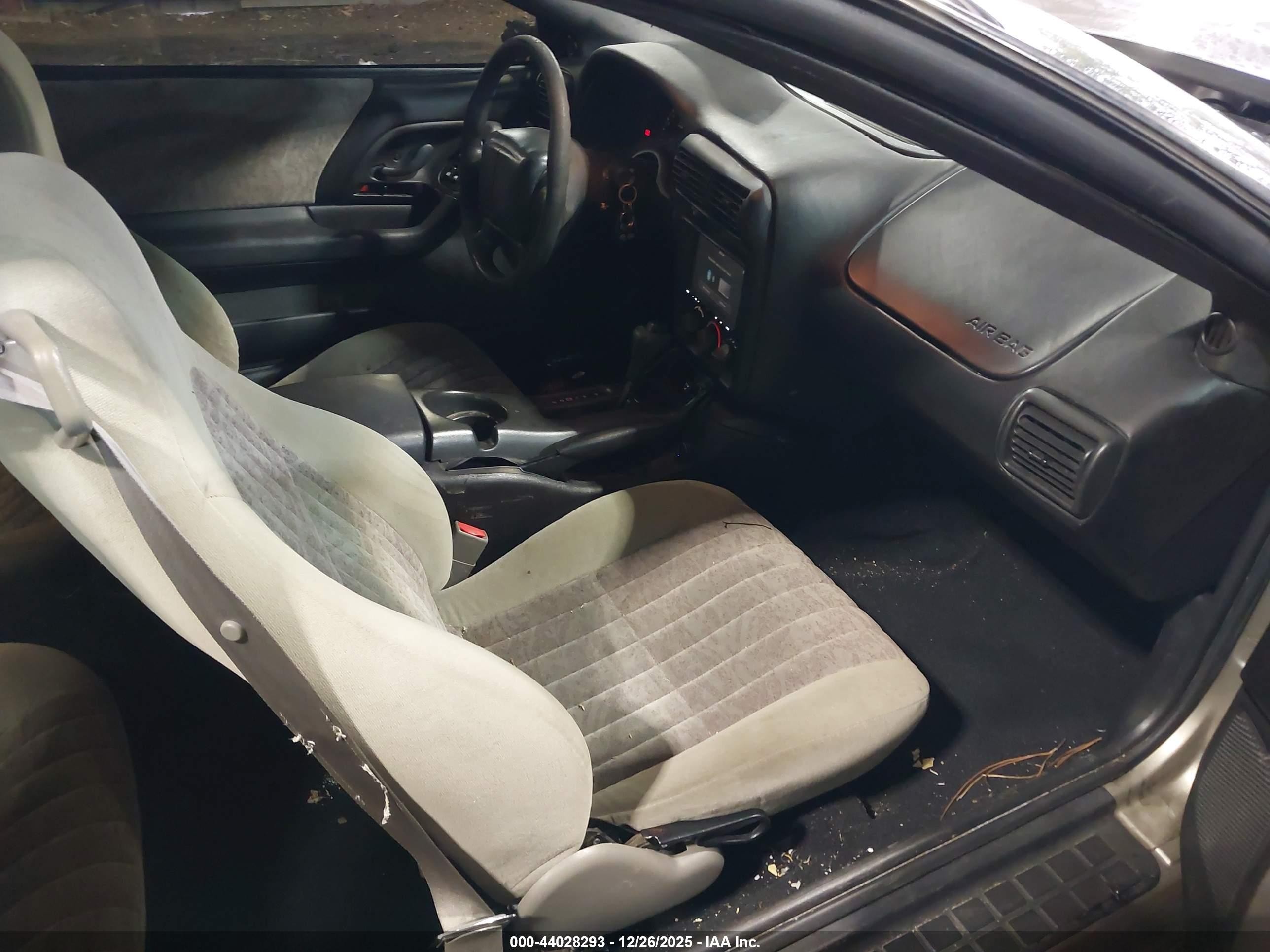 2002 Chevrolet Camaro   Коричневый vin: 2G1FP22K122109867