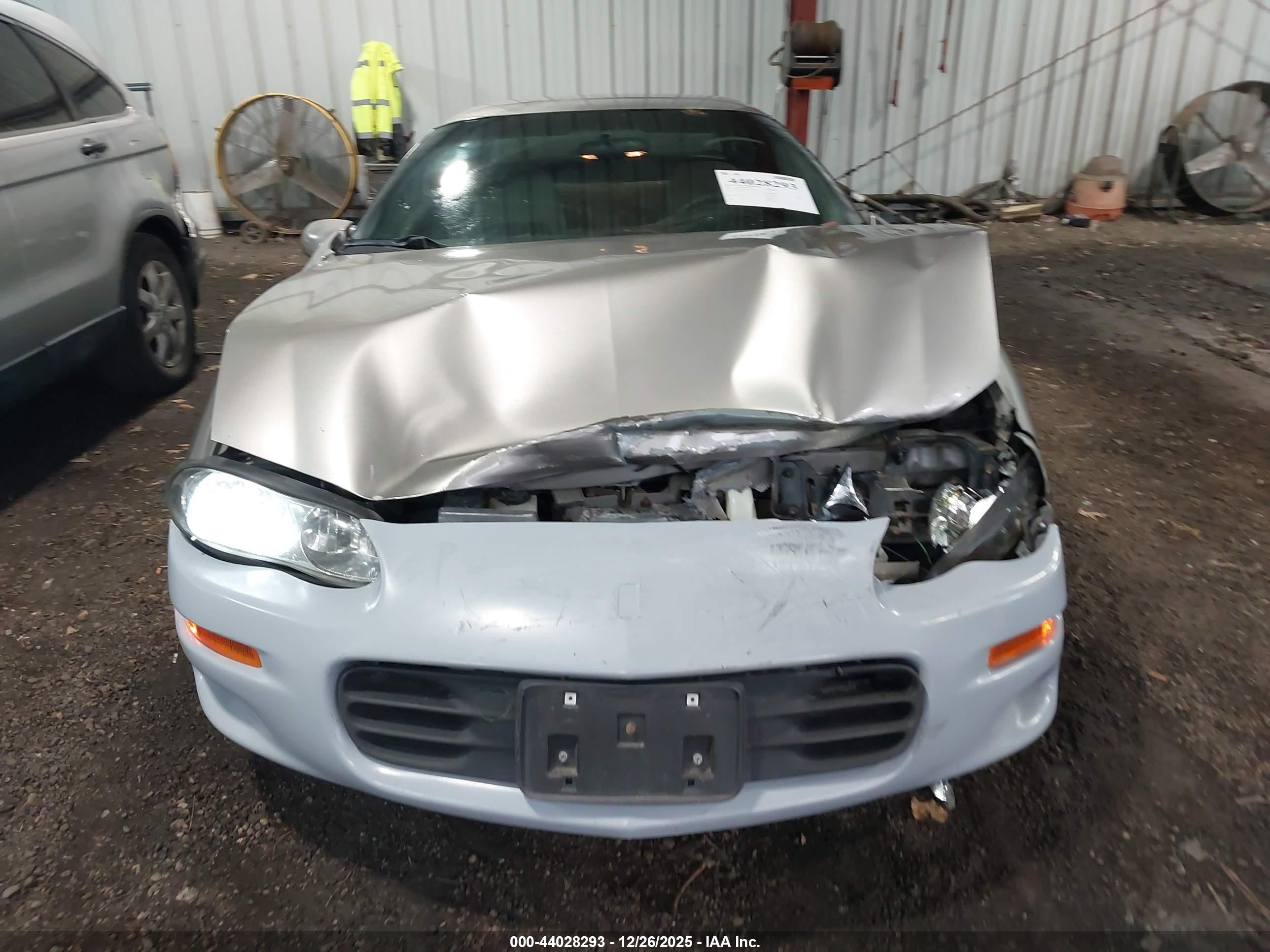 2002 Chevrolet Camaro   Коричневый vin: 2G1FP22K122109867