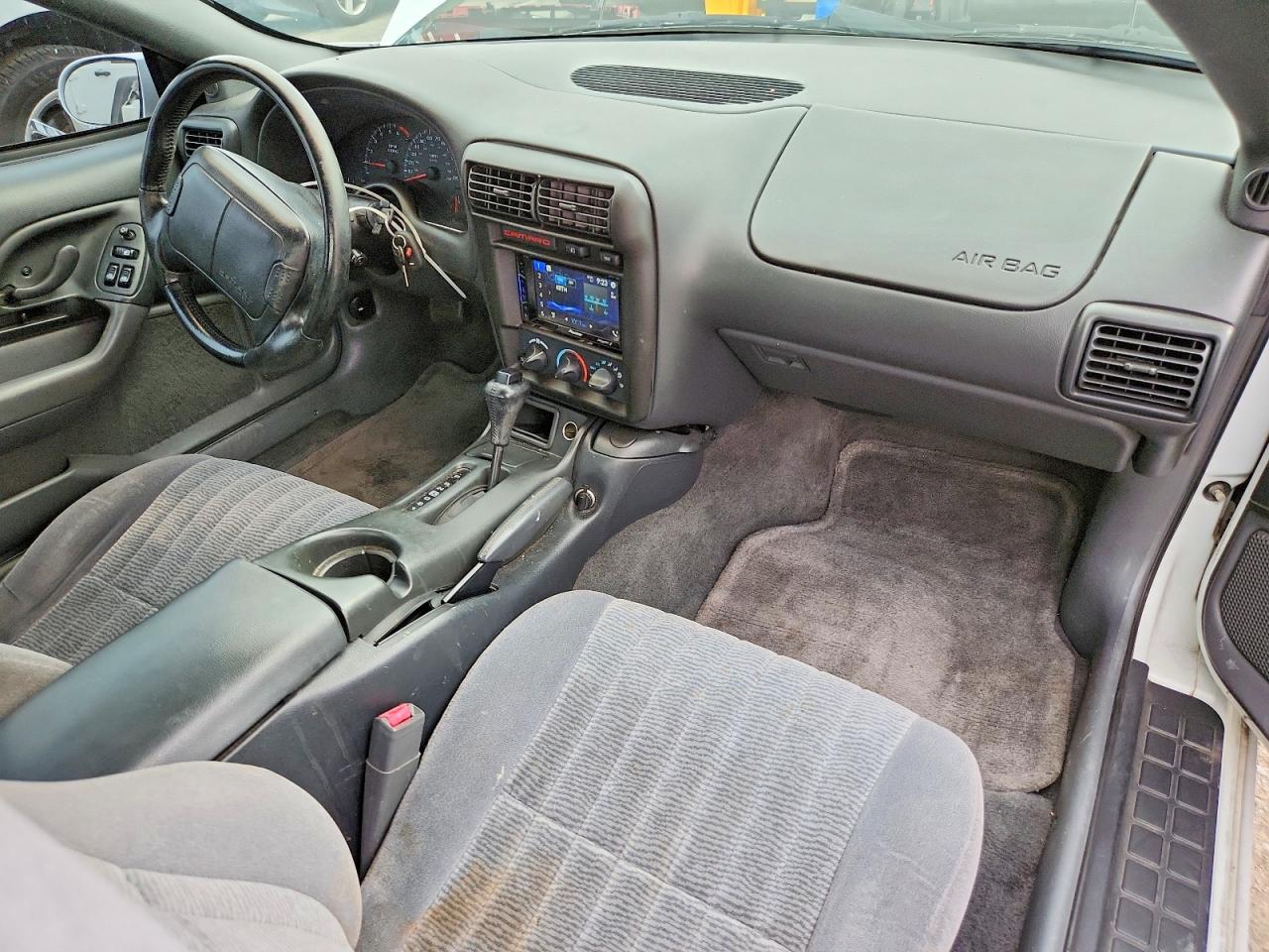 1997 Chevrolet Camaro Base White vin: 2G1FP22K1V2151962