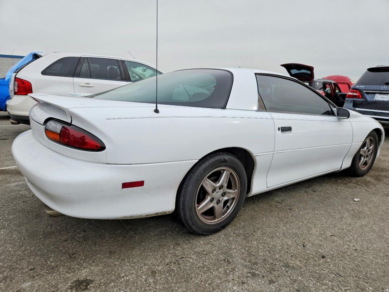 1997 Chevrolet Camaro Base White vin: 2G1FP22K1V2151962
