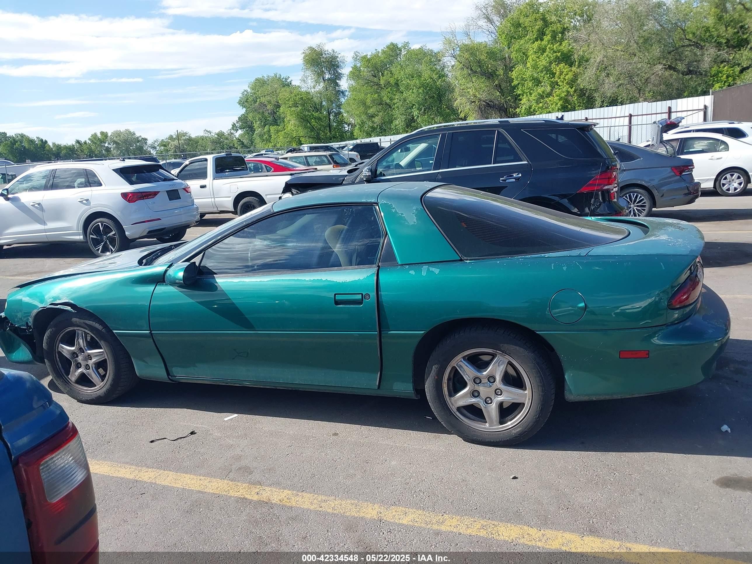 1998 Chevrolet Camaro   Зеленый vin: 2G1FP22K1W2118137