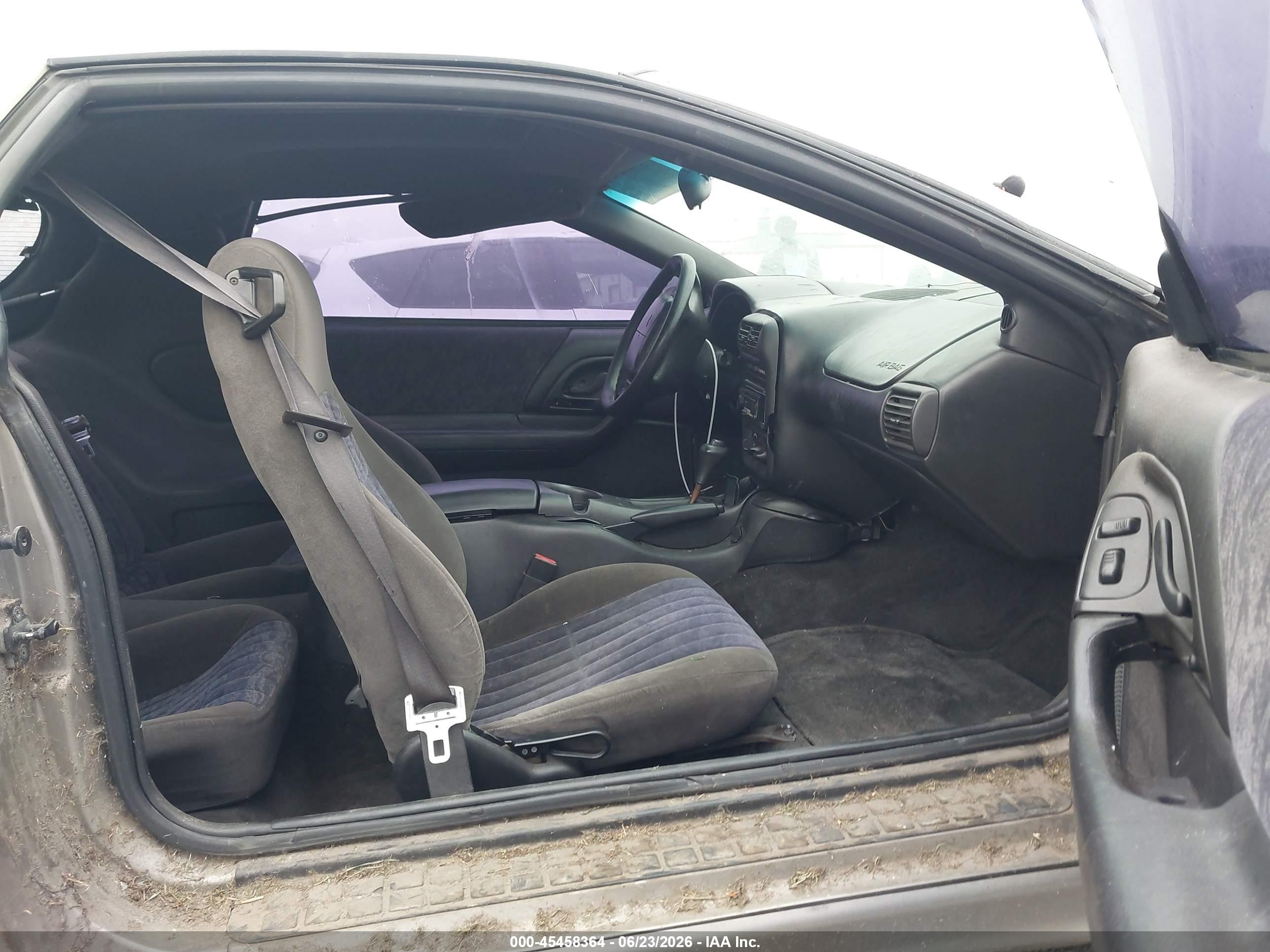 2001 Chevrolet Camaro   Silver vin: 2G1FP22K212119693