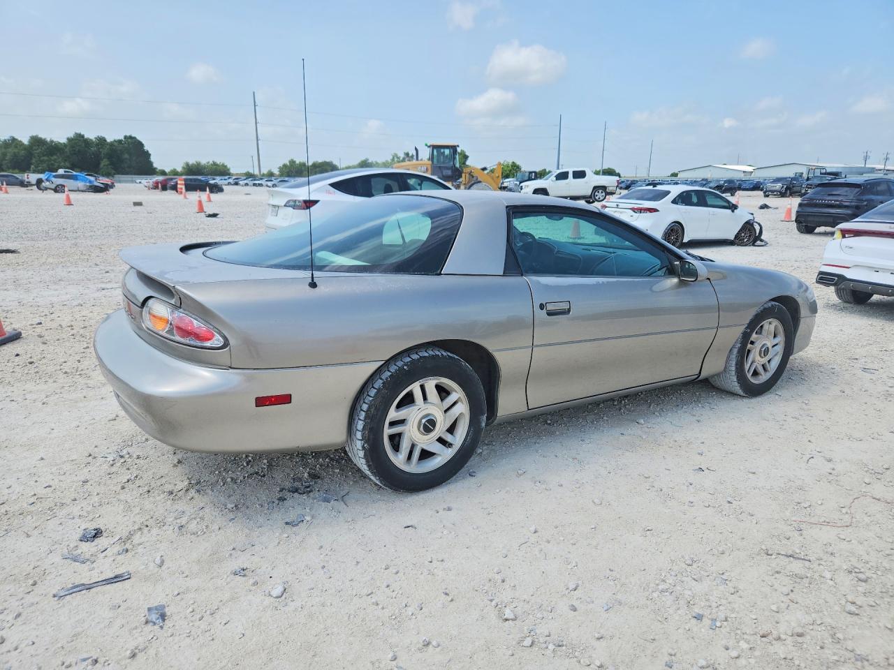 2001 Chevrolet Camaro Tan vin: 2G1FP22K212120925