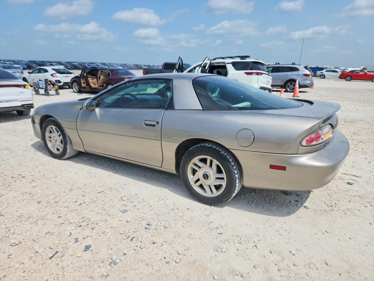 2001 Chevrolet Camaro Tan vin: 2G1FP22K212120925