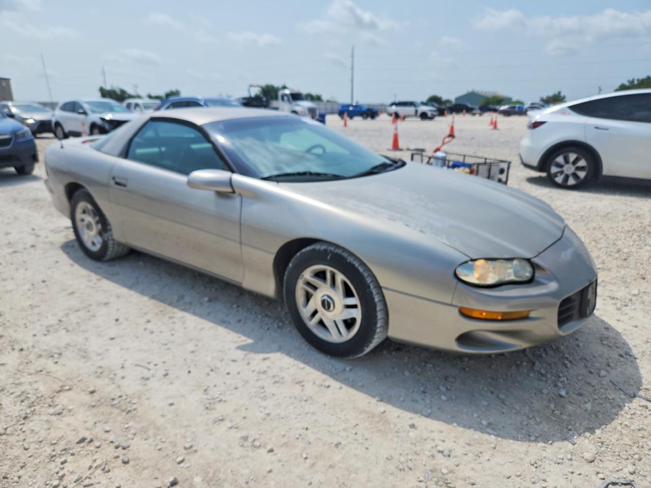 2001 Chevrolet Camaro Tan vin: 2G1FP22K212120925