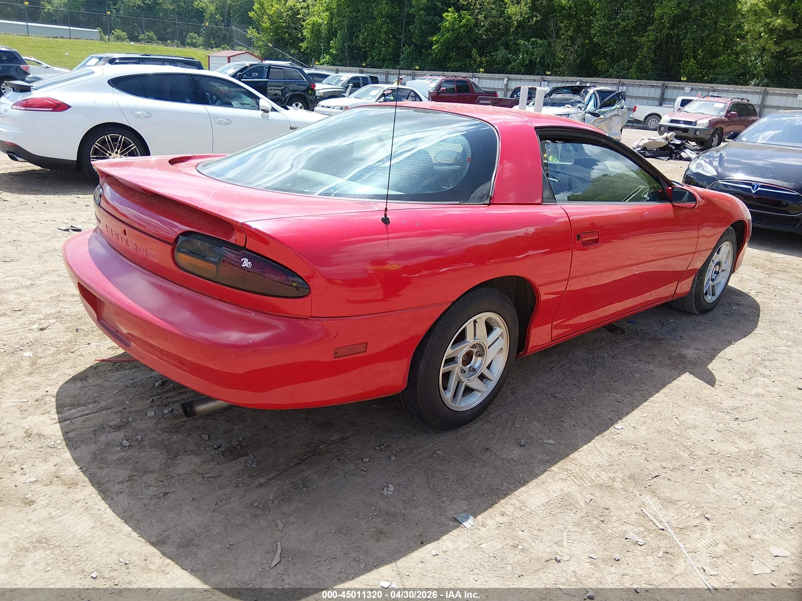 1998 Chevrolet Camaro   Red vin: 2G1FP22K2W2131348
