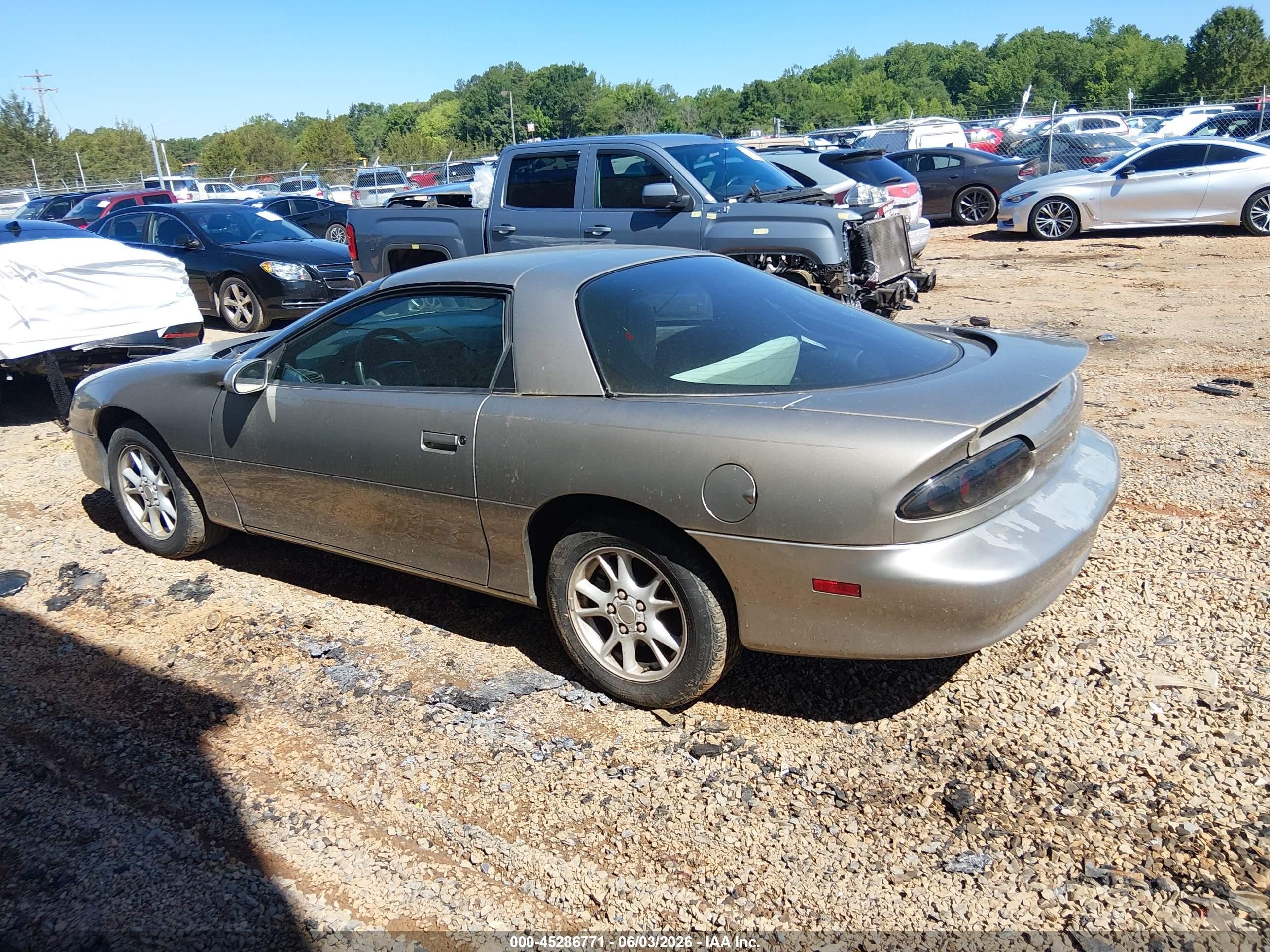 2001 Chevrolet Camaro   Tan vin: 2G1FP22K412114902