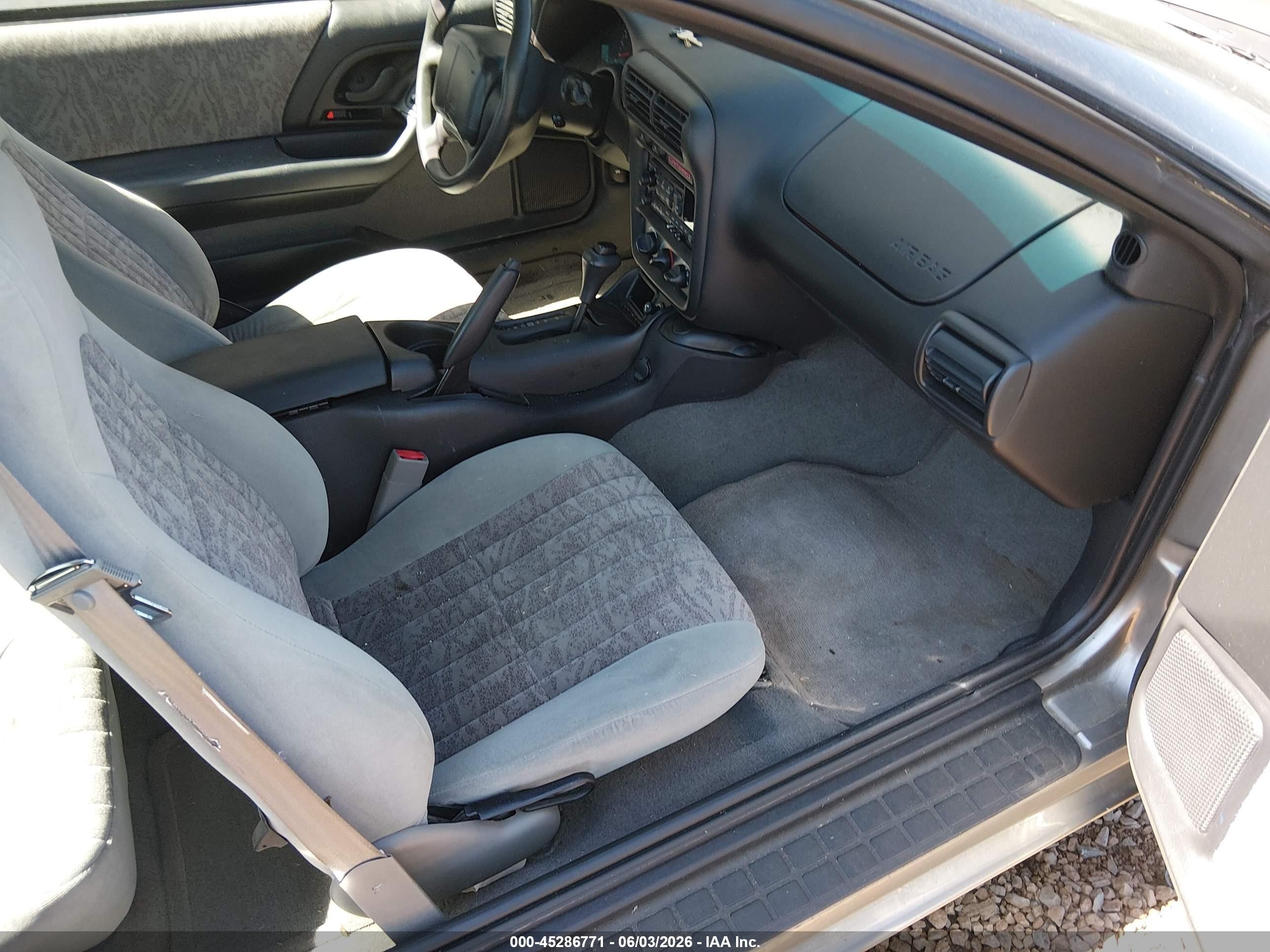 2001 Chevrolet Camaro   Tan vin: 2G1FP22K412114902