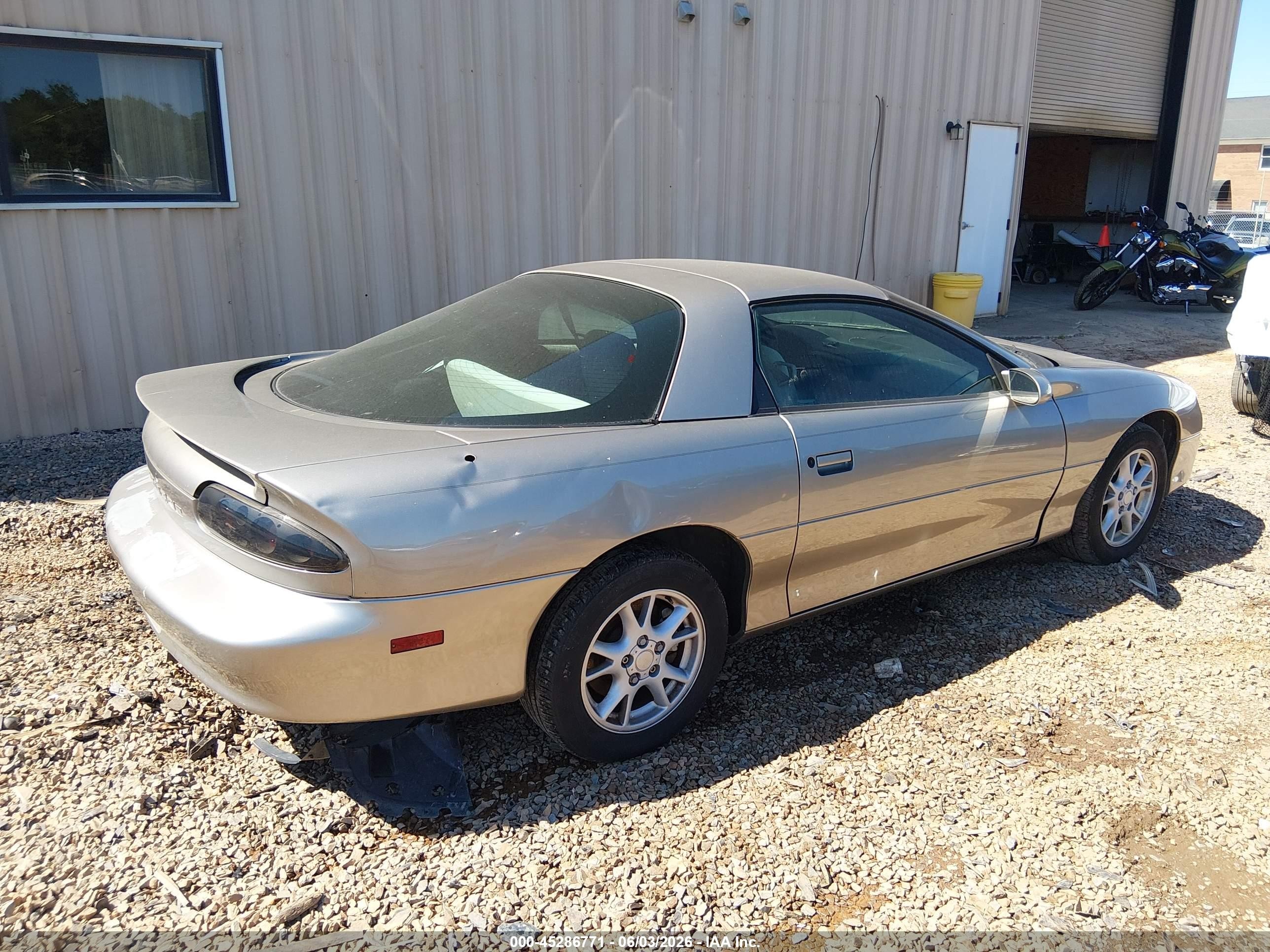2001 Chevrolet Camaro   Tan vin: 2G1FP22K412114902