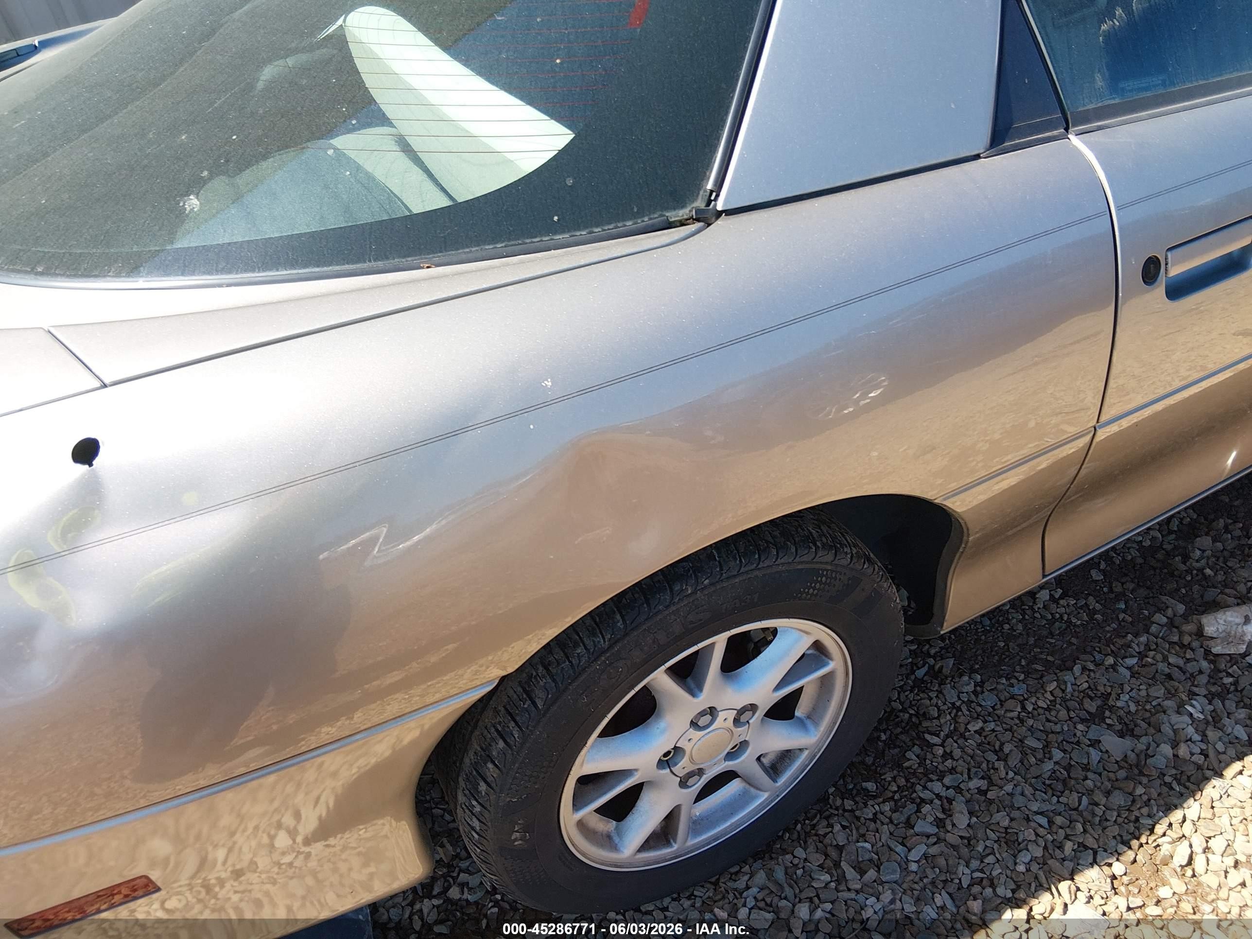 2001 Chevrolet Camaro   Tan vin: 2G1FP22K412114902