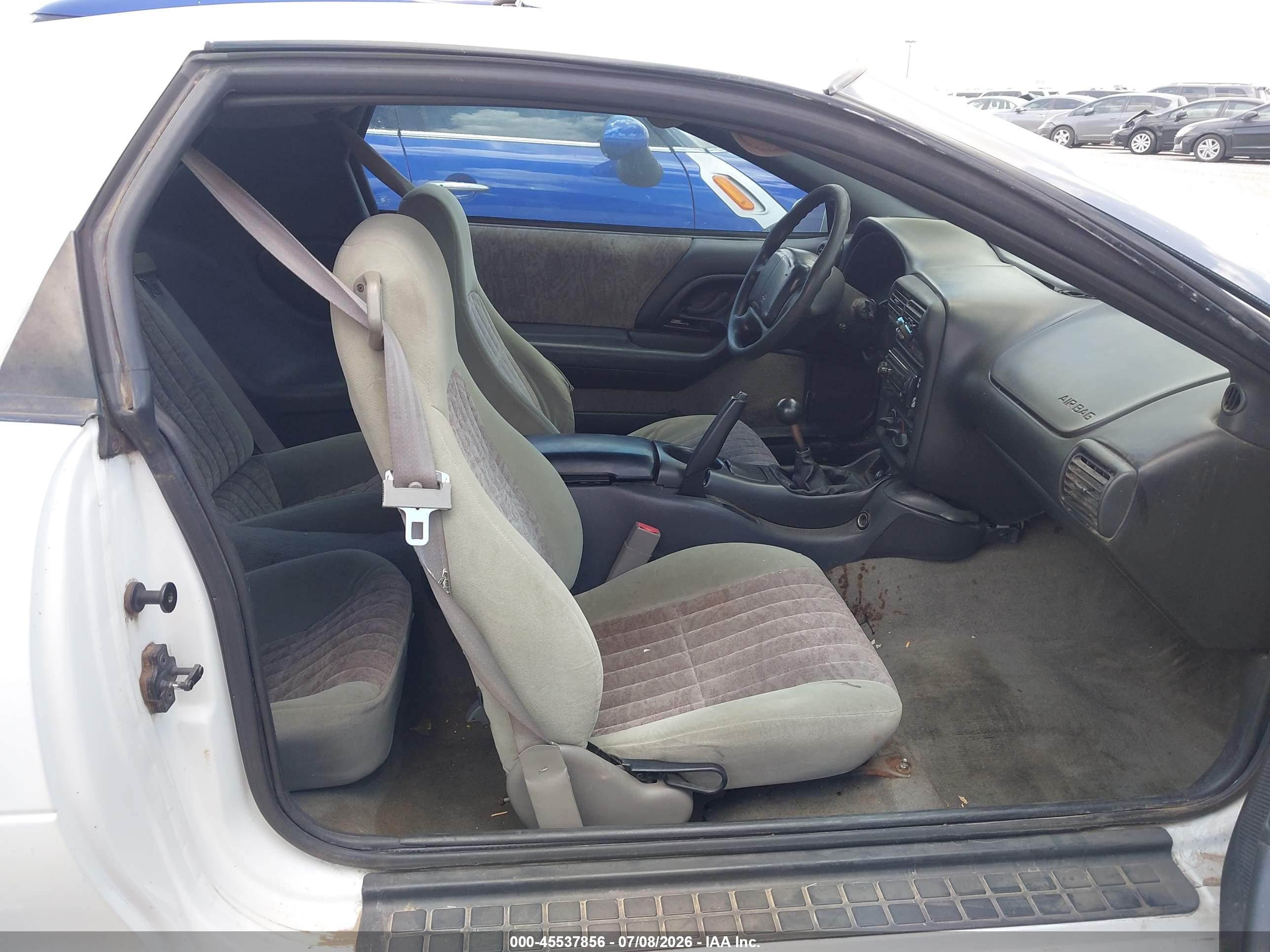 2002 Chevrolet Camaro   White vin: 2G1FP22K422137274