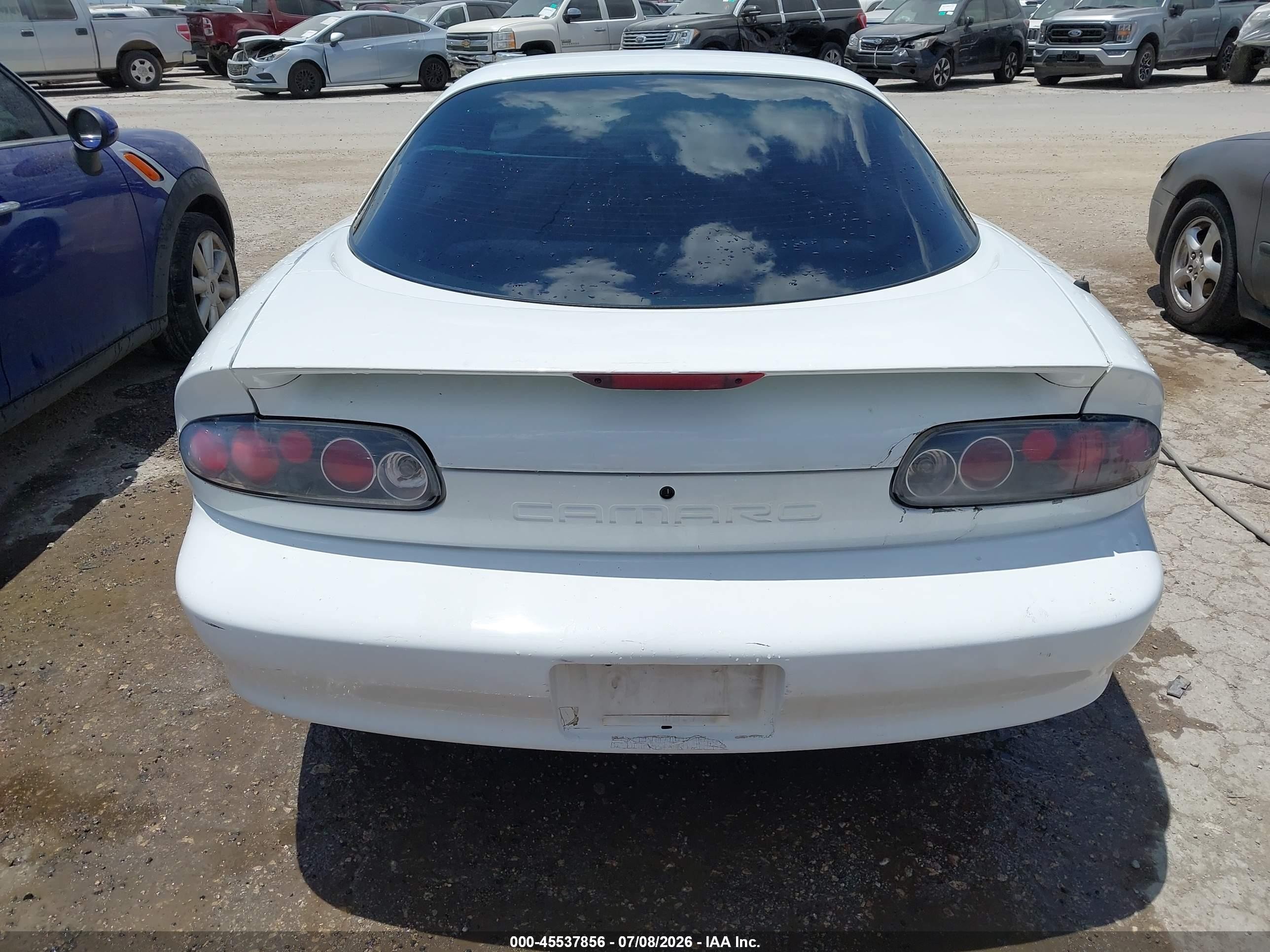 2002 Chevrolet Camaro   White vin: 2G1FP22K422137274