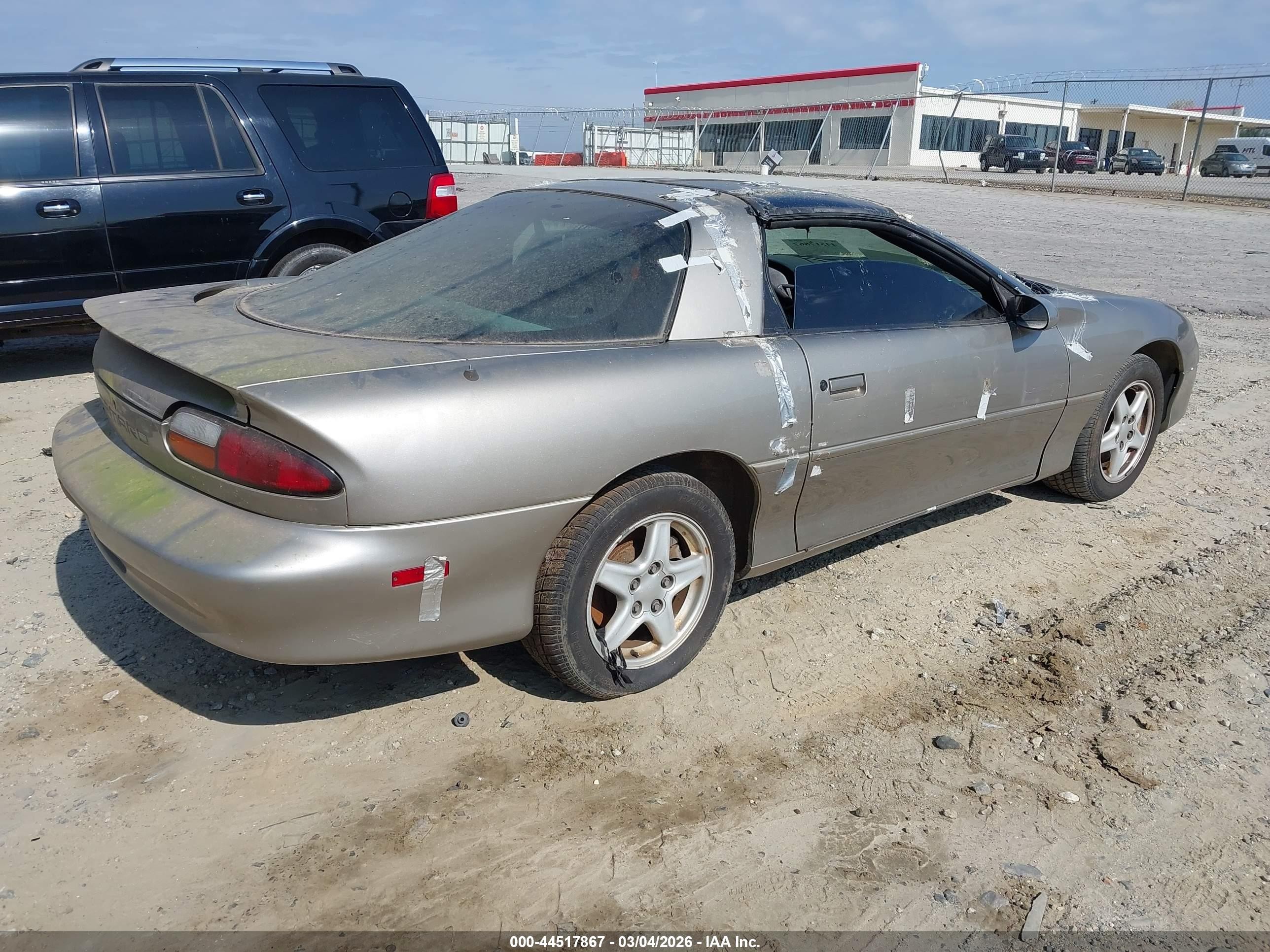 1999 Chevrolet Camaro   Beige vin: 2G1FP22K4X2102869