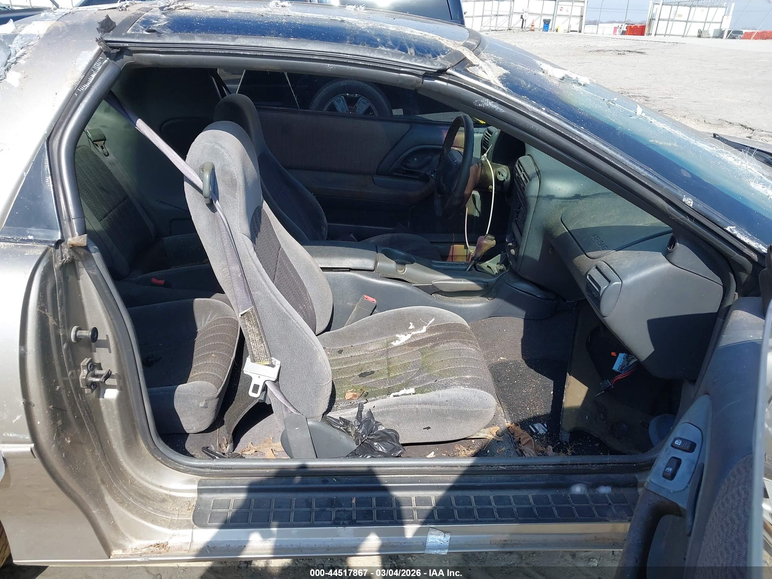 1999 Chevrolet Camaro   Beige vin: 2G1FP22K4X2102869