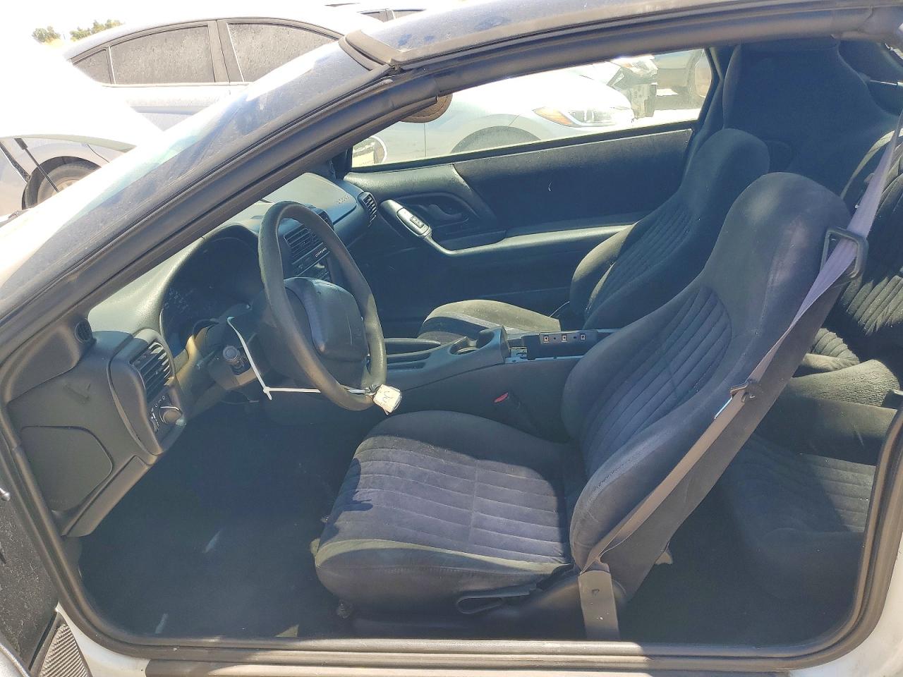 2001 Chevrolet Camaro White vin: 2G1FP22K512131594
