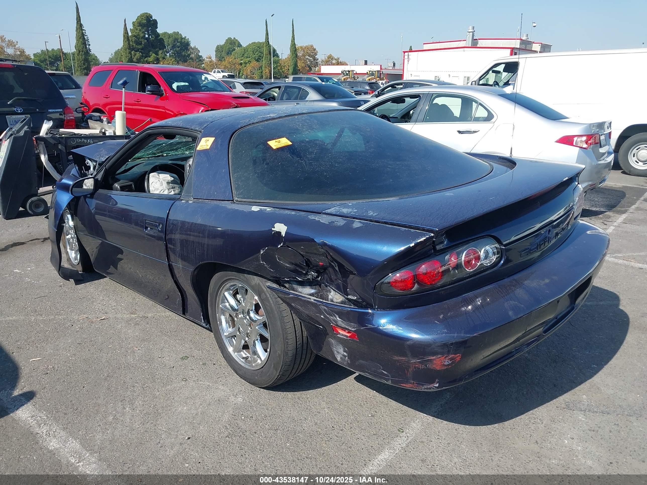 2002 Chevrolet Camaro   Синий vin: 2G1FP22K522123741