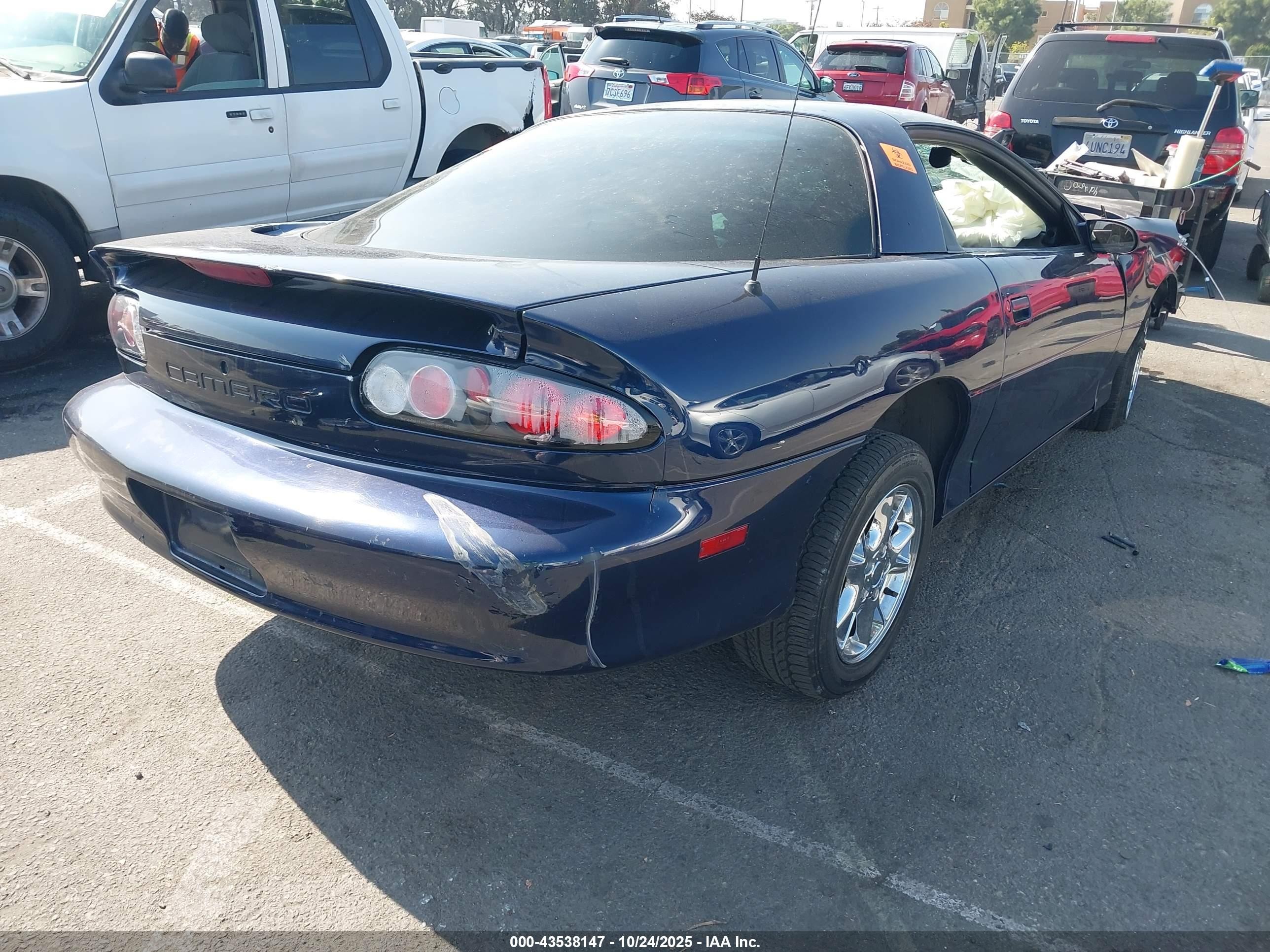 2002 Chevrolet Camaro   Синий vin: 2G1FP22K522123741
