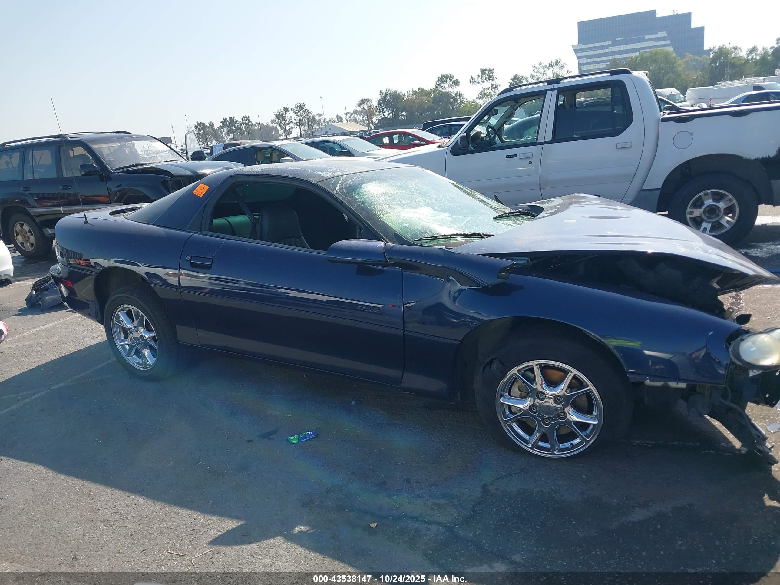 2002 Chevrolet Camaro   Синий vin: 2G1FP22K522123741
