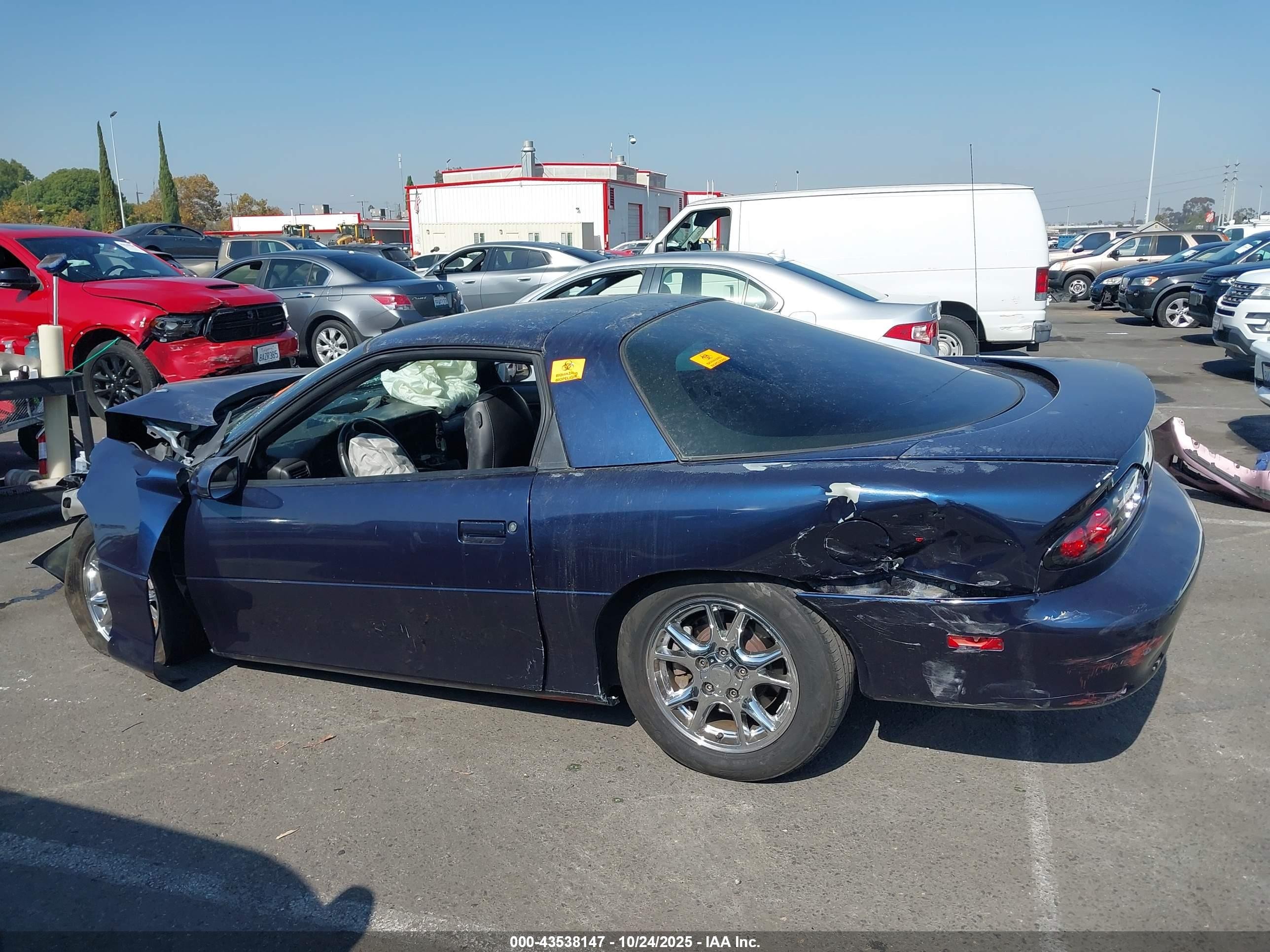 2002 Chevrolet Camaro   Синий vin: 2G1FP22K522123741