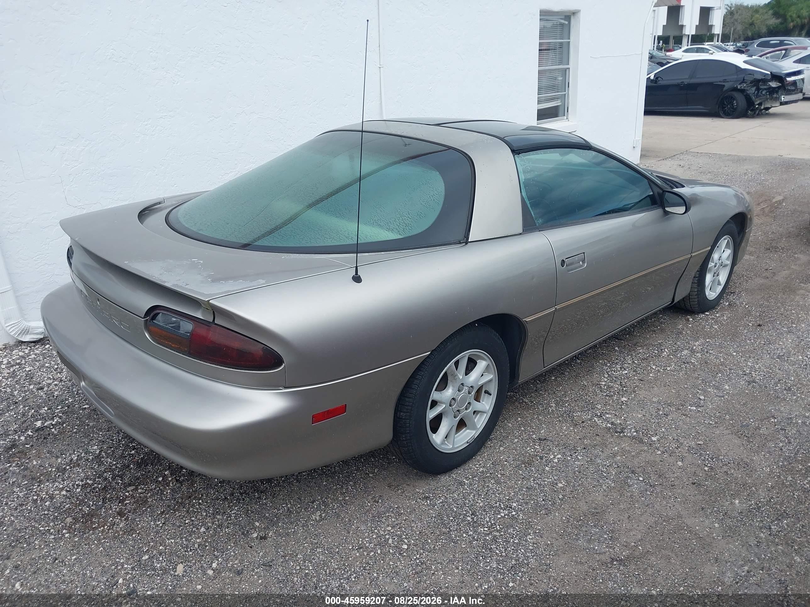 2002 Chevrolet Camaro   Beige vin: 2G1FP22K522136344