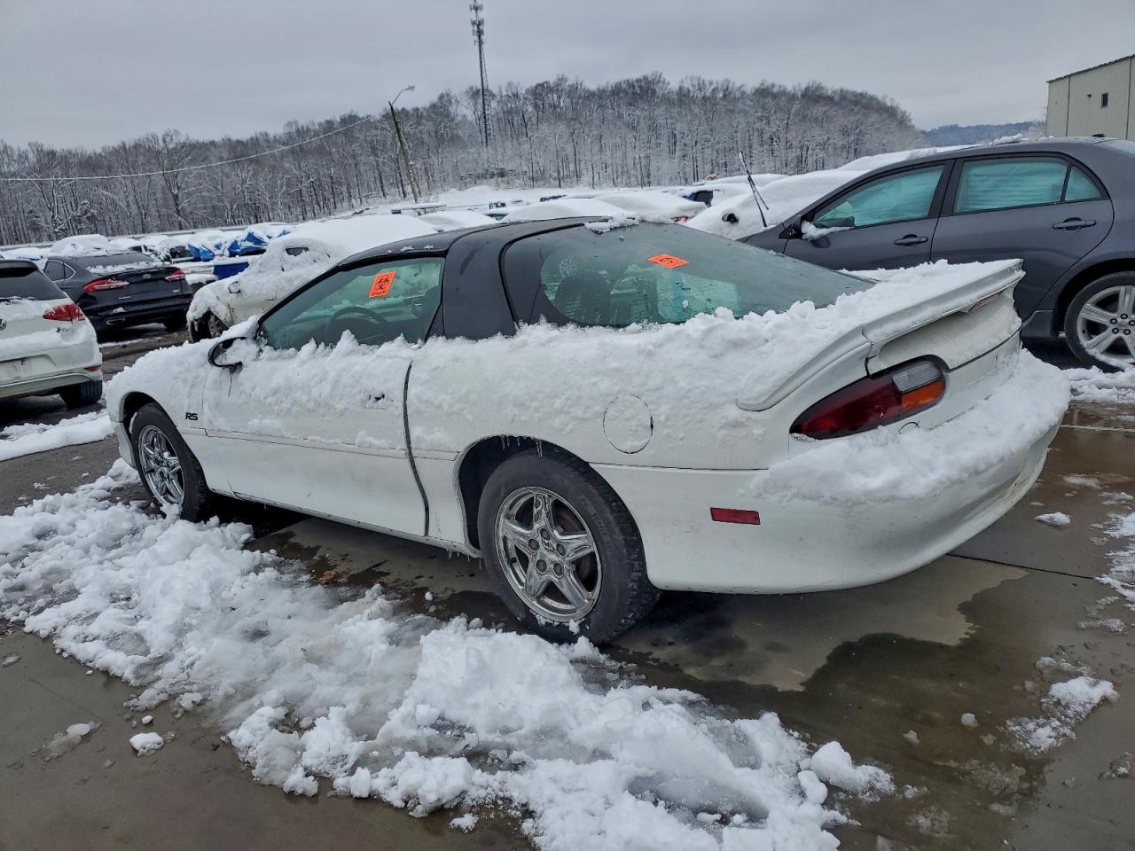 1997 Chevrolet Camaro Base White vin: 2G1FP22K5V2127003