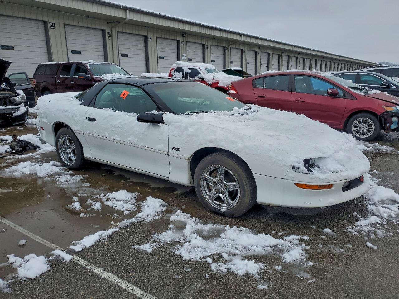 1997 Chevrolet Camaro Base White vin: 2G1FP22K5V2127003