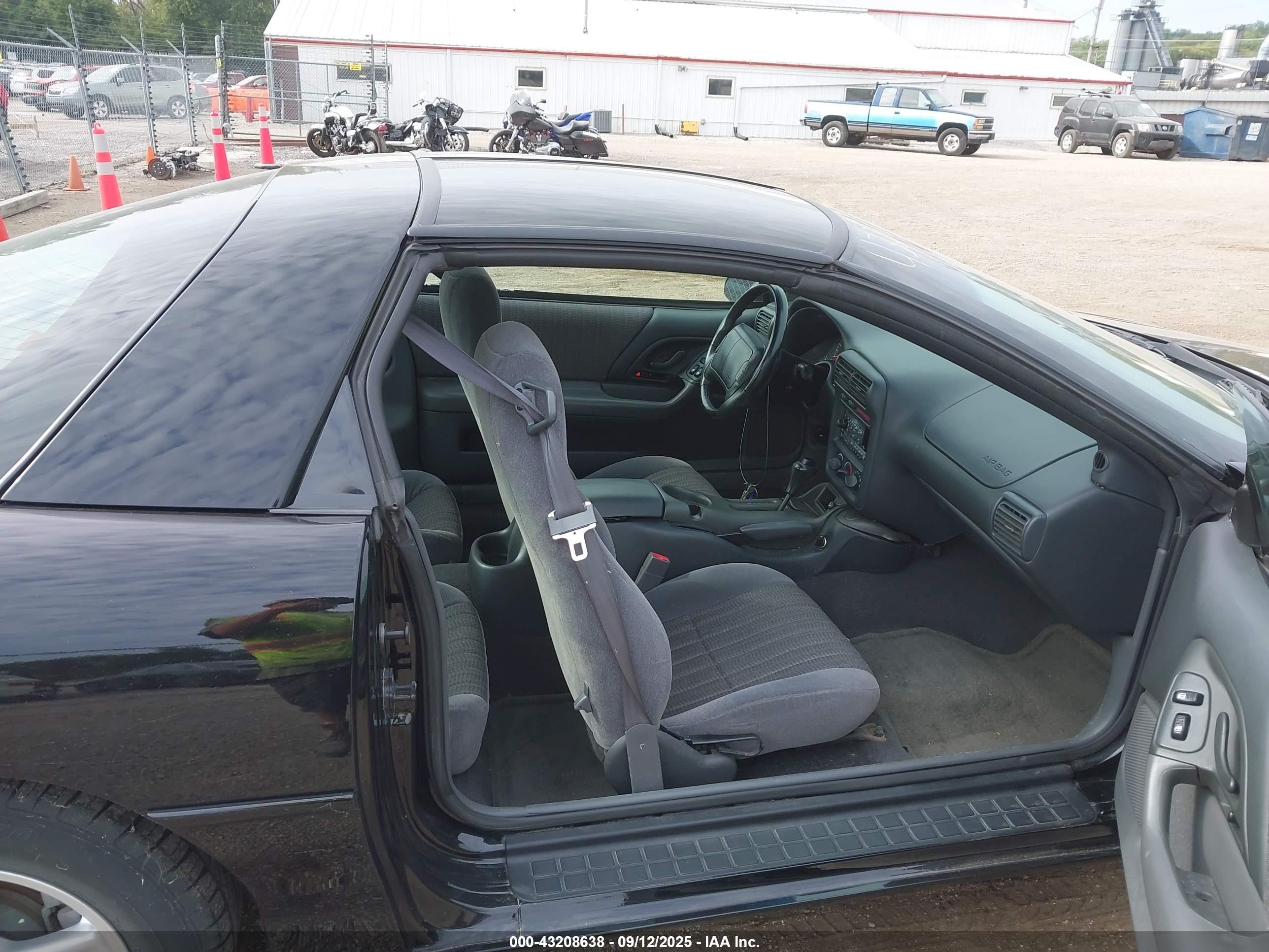1998 Chevrolet Camaro   Черный vin: 2G1FP22K6W2139713