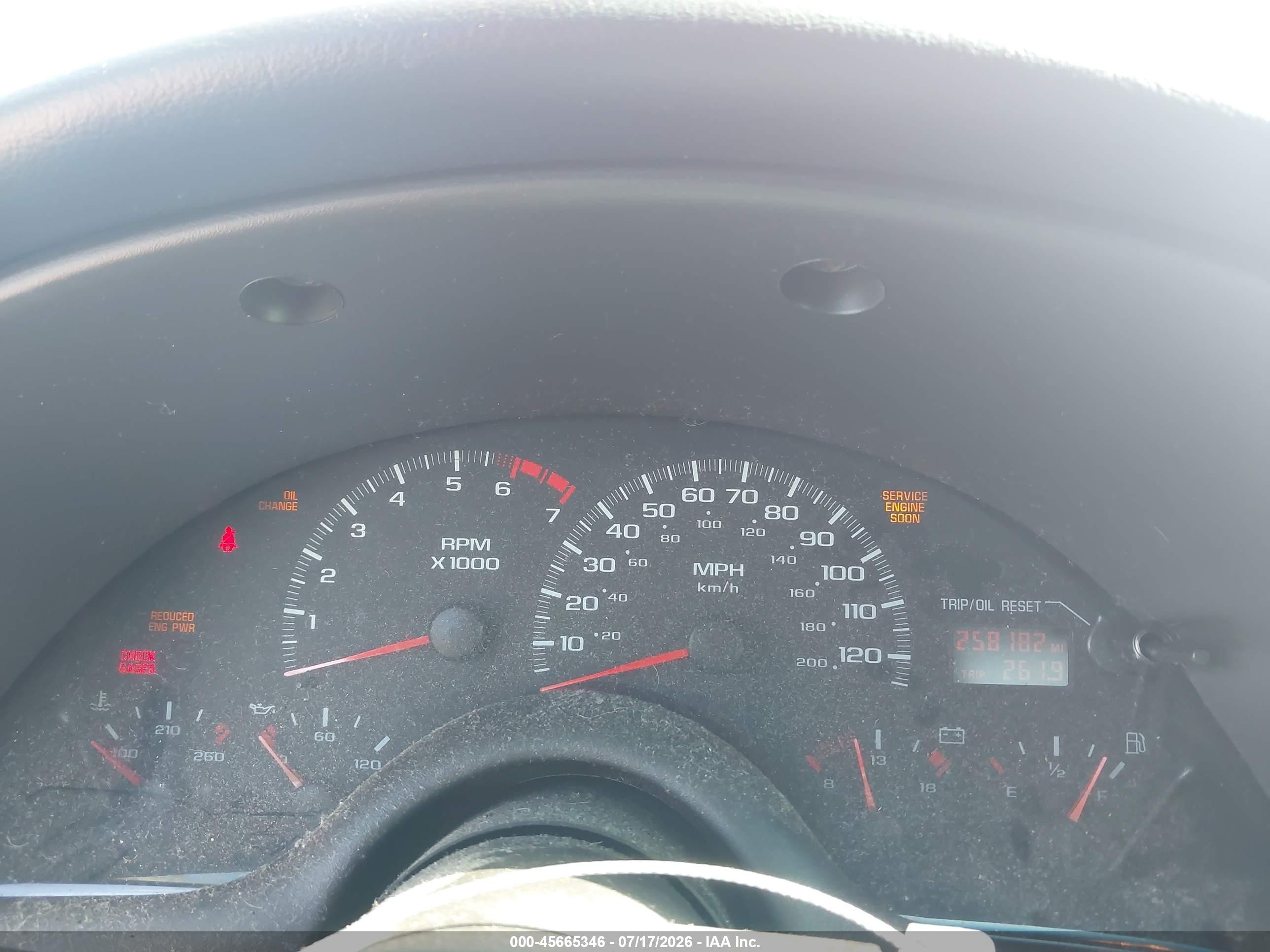 2002 Chevrolet Camaro   Red vin: 2G1FP22K722110926