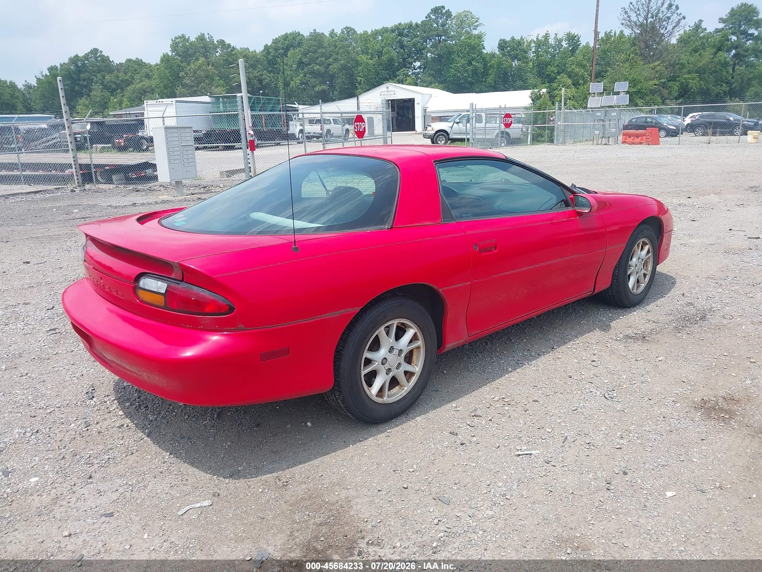 2002 Chevrolet Camaro   Red vin: 2G1FP22K722145823