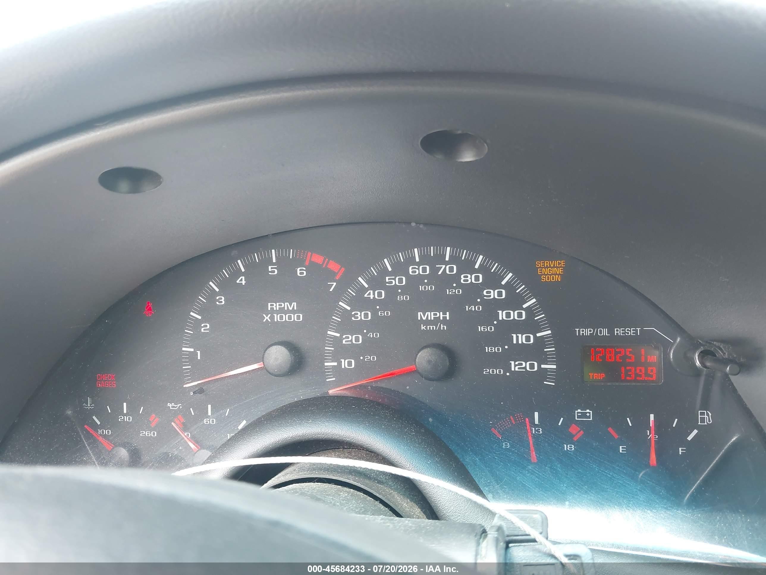 2002 Chevrolet Camaro   Red vin: 2G1FP22K722145823