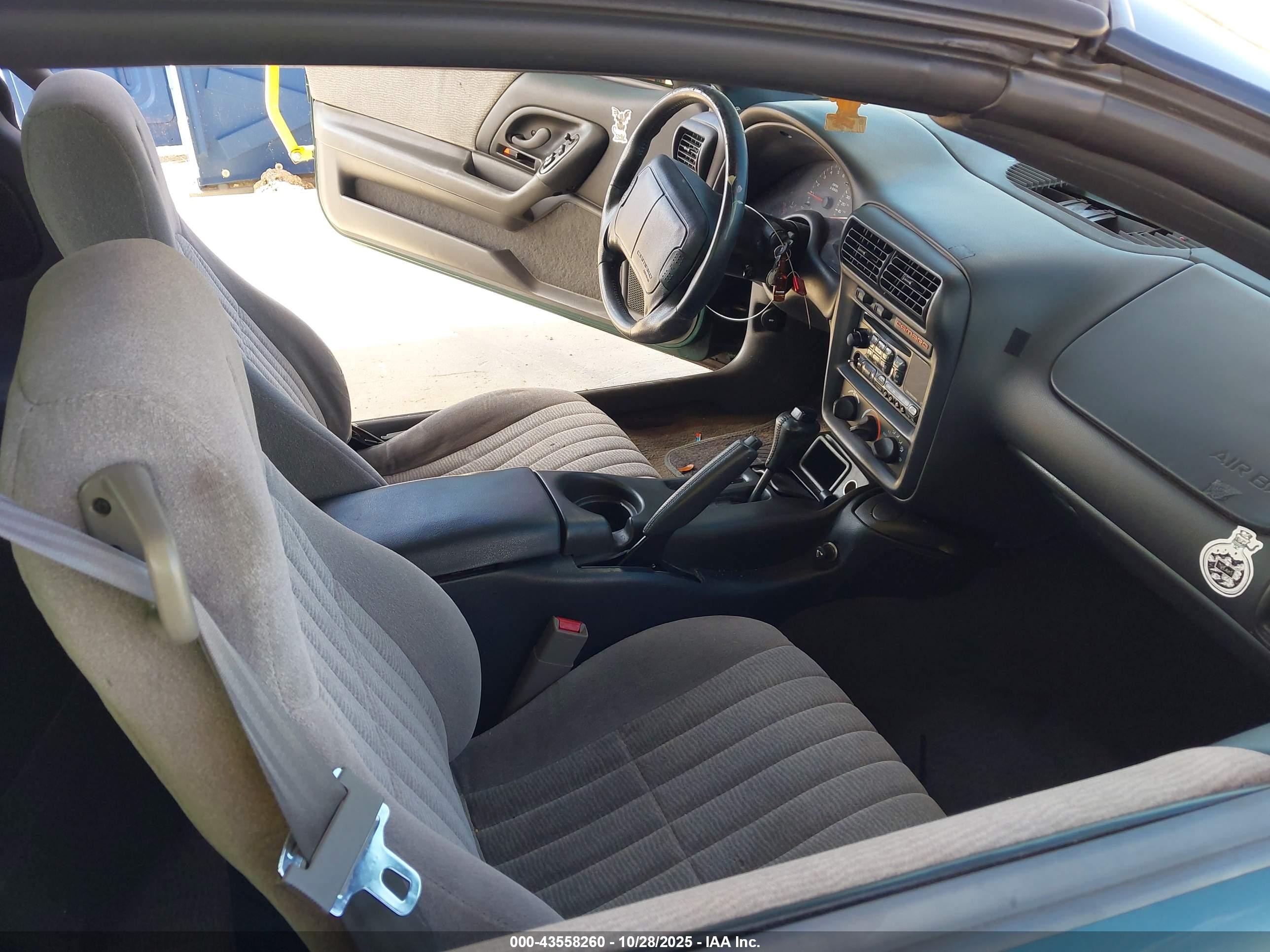 1997 Chevrolet Camaro   Green vin: 2G1FP22K7V2126712