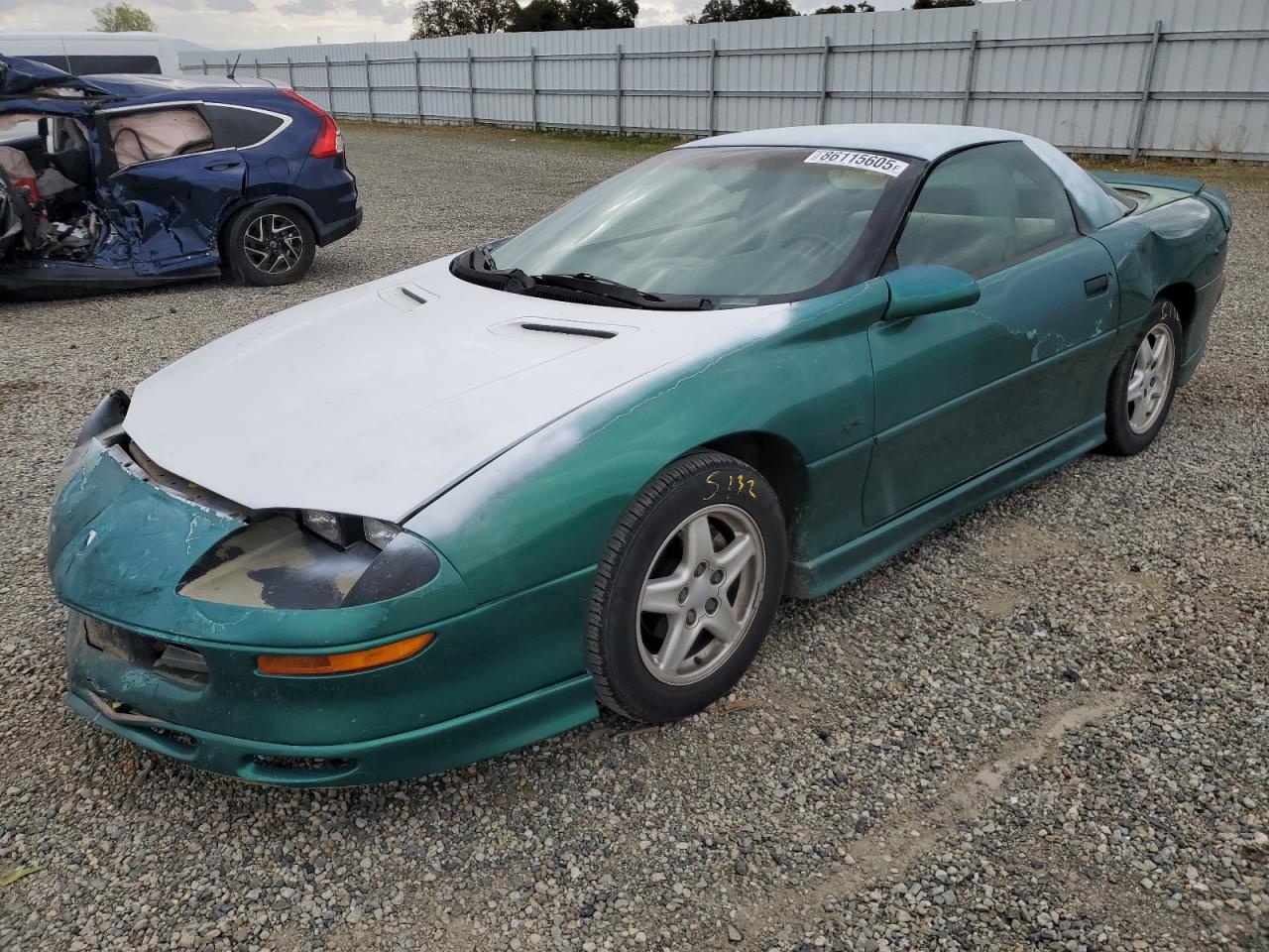 1997 Chevrolet Camaro Base Green vin: 2G1FP22K7V2136186