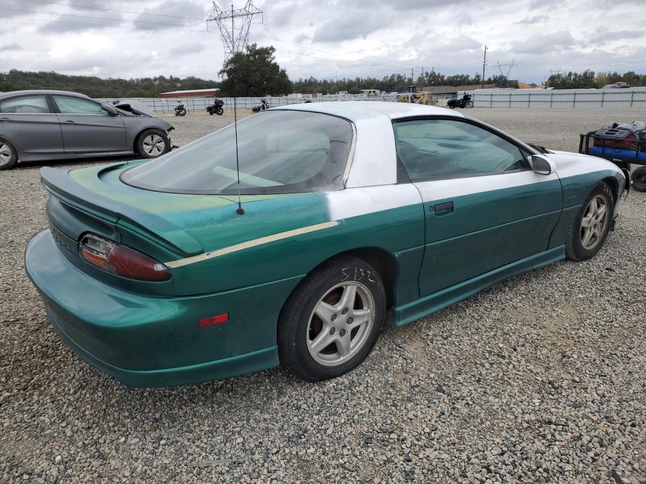 1997 Chevrolet Camaro Base Green vin: 2G1FP22K7V2136186