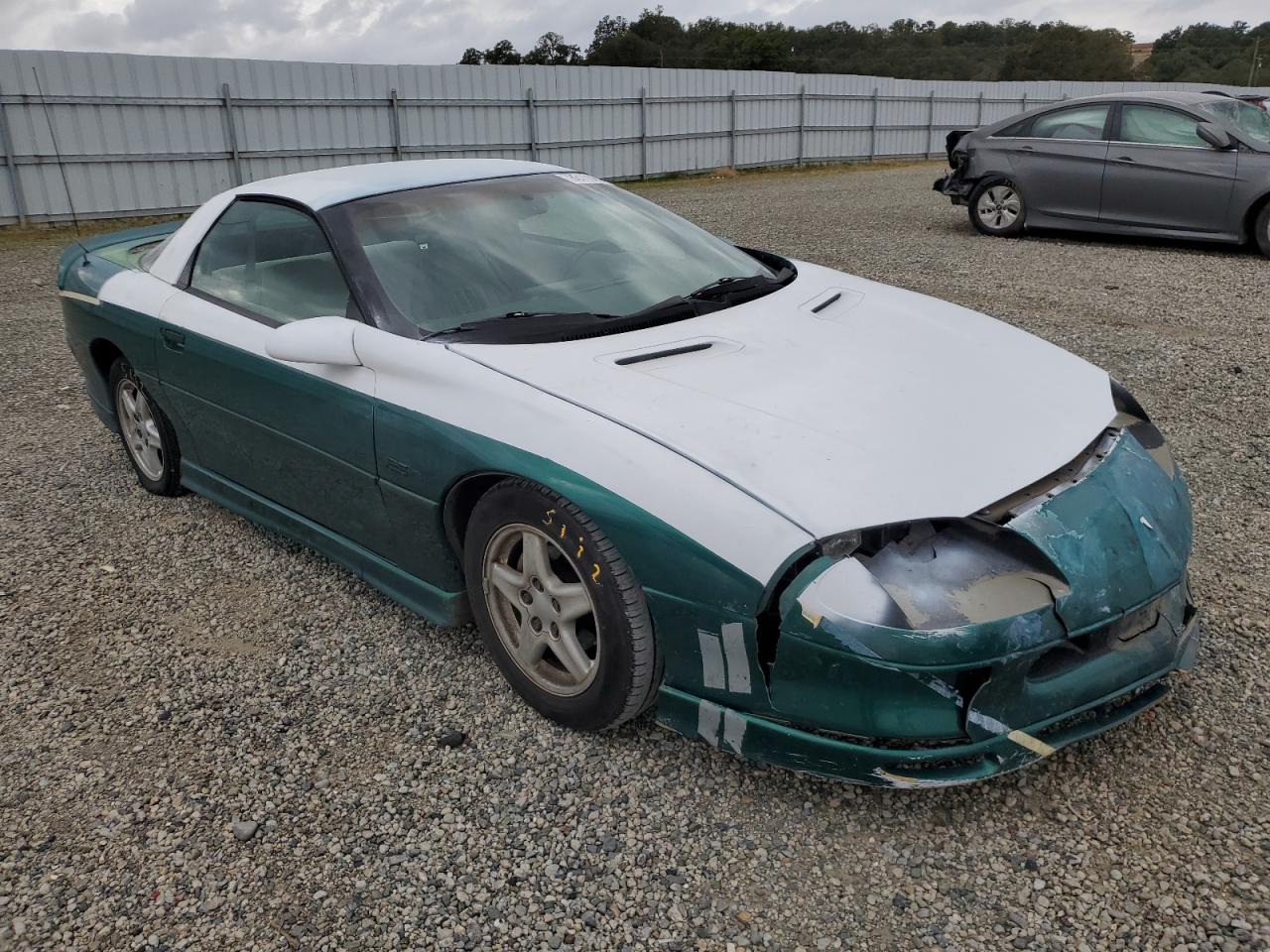1997 Chevrolet Camaro Base Green vin: 2G1FP22K7V2136186