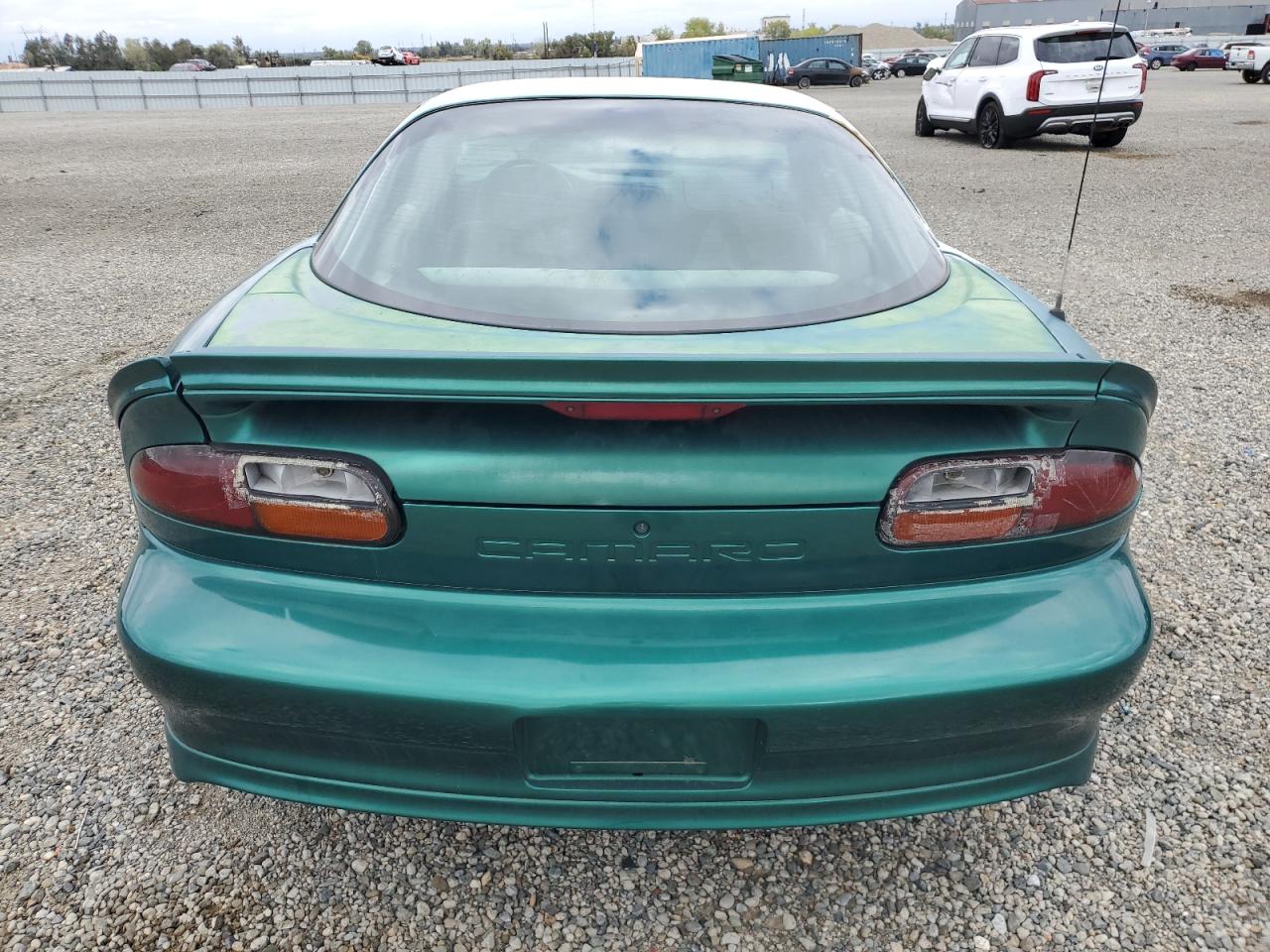 1997 Chevrolet Camaro Base Green vin: 2G1FP22K7V2136186