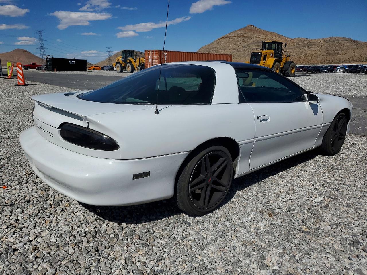 1998 Chev Camaro Белый vin: 2G1FP22K7W2108776