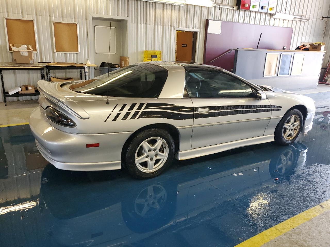 1998 Chevrolet Camaro Серебряный vin: 2G1FP22K7W2108857