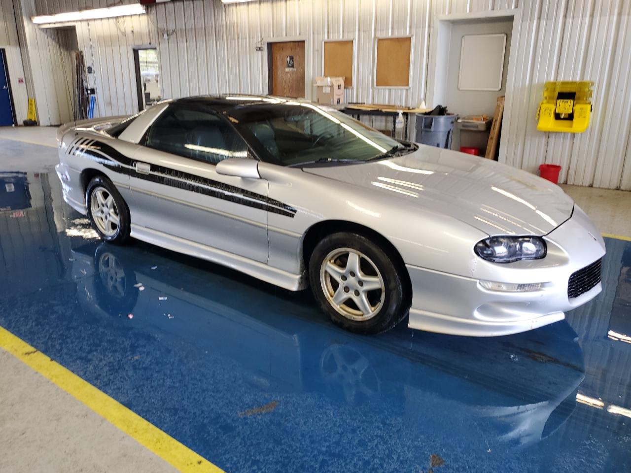 1998 Chevrolet Camaro Серебряный vin: 2G1FP22K7W2108857