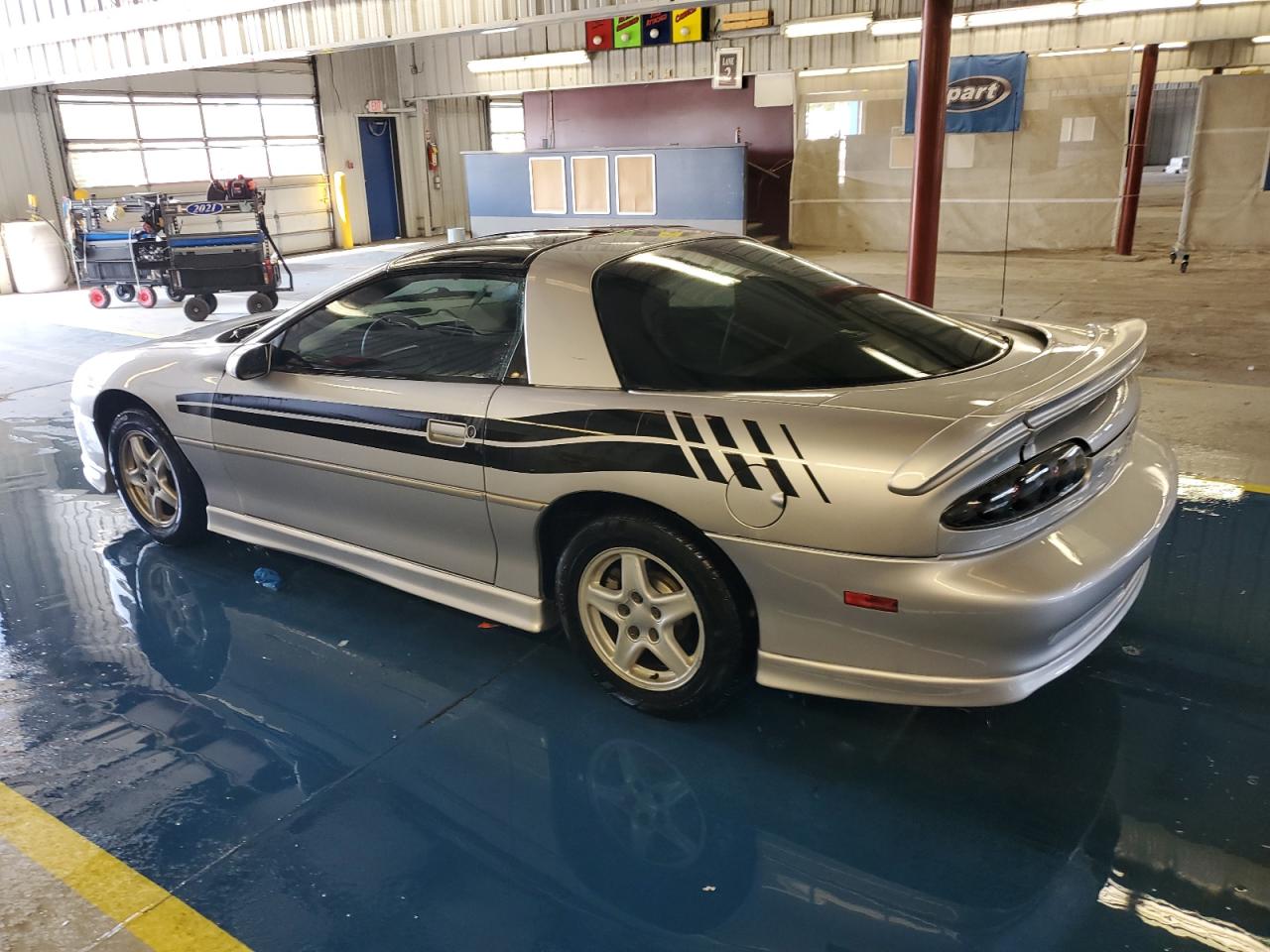 1998 Chevrolet Camaro Серебряный vin: 2G1FP22K7W2108857