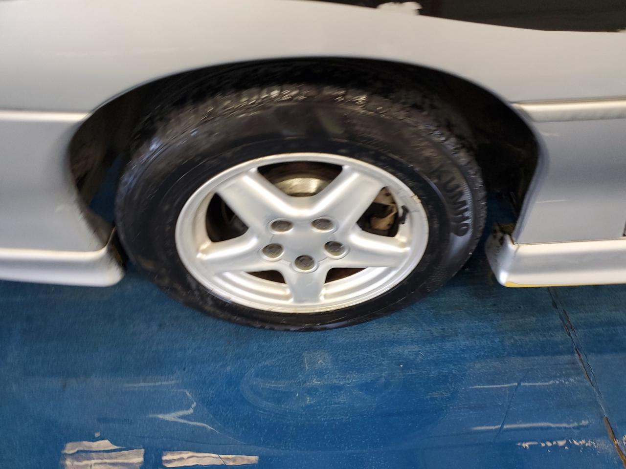 1998 Chevrolet Camaro Серебряный vin: 2G1FP22K7W2108857 Damage: Right Rear Wheel, Curb Rash, 2 to 3 inches