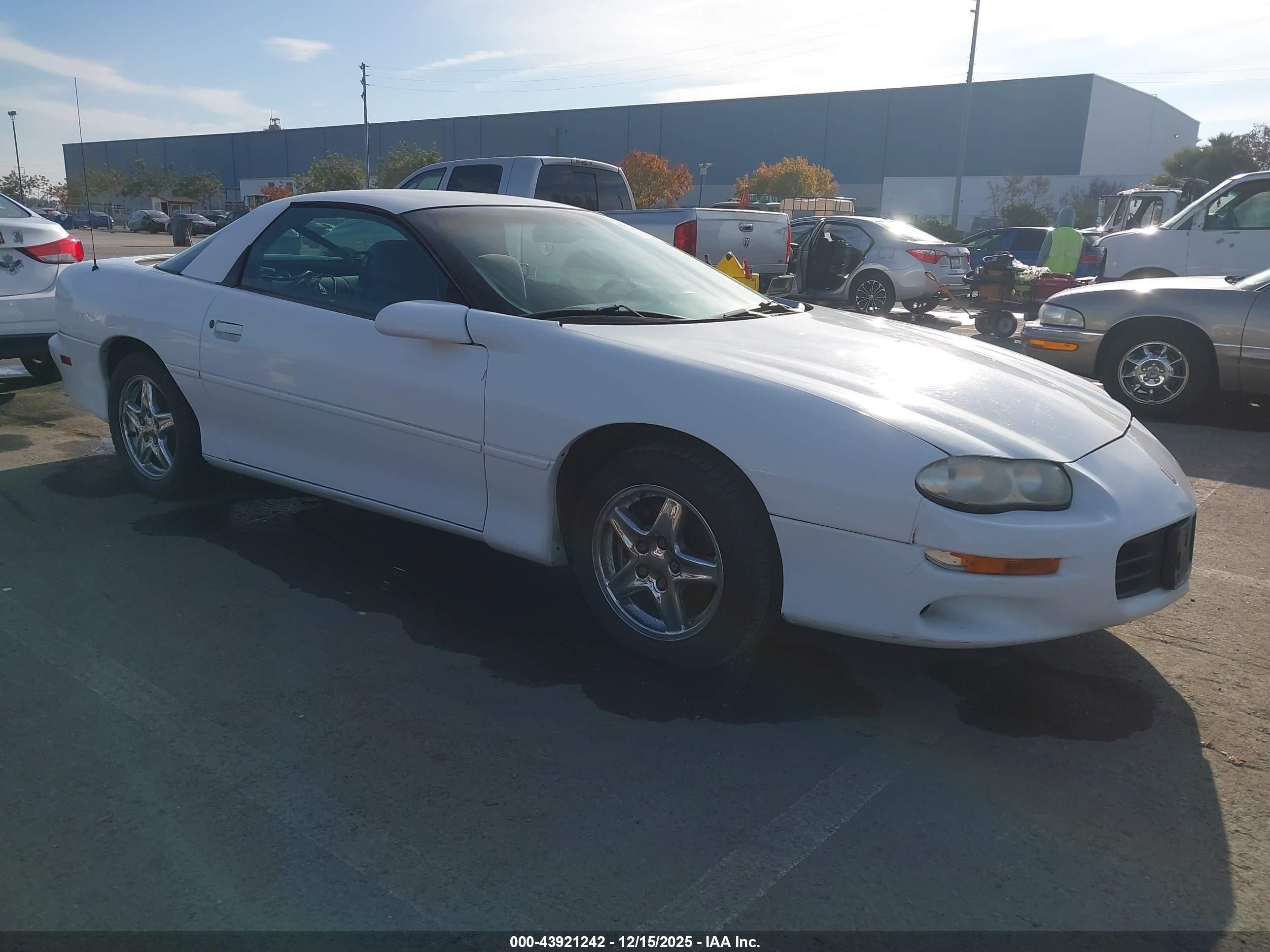 1998 Chevrolet Camaro   White vin: 2G1FP22K8W2135307